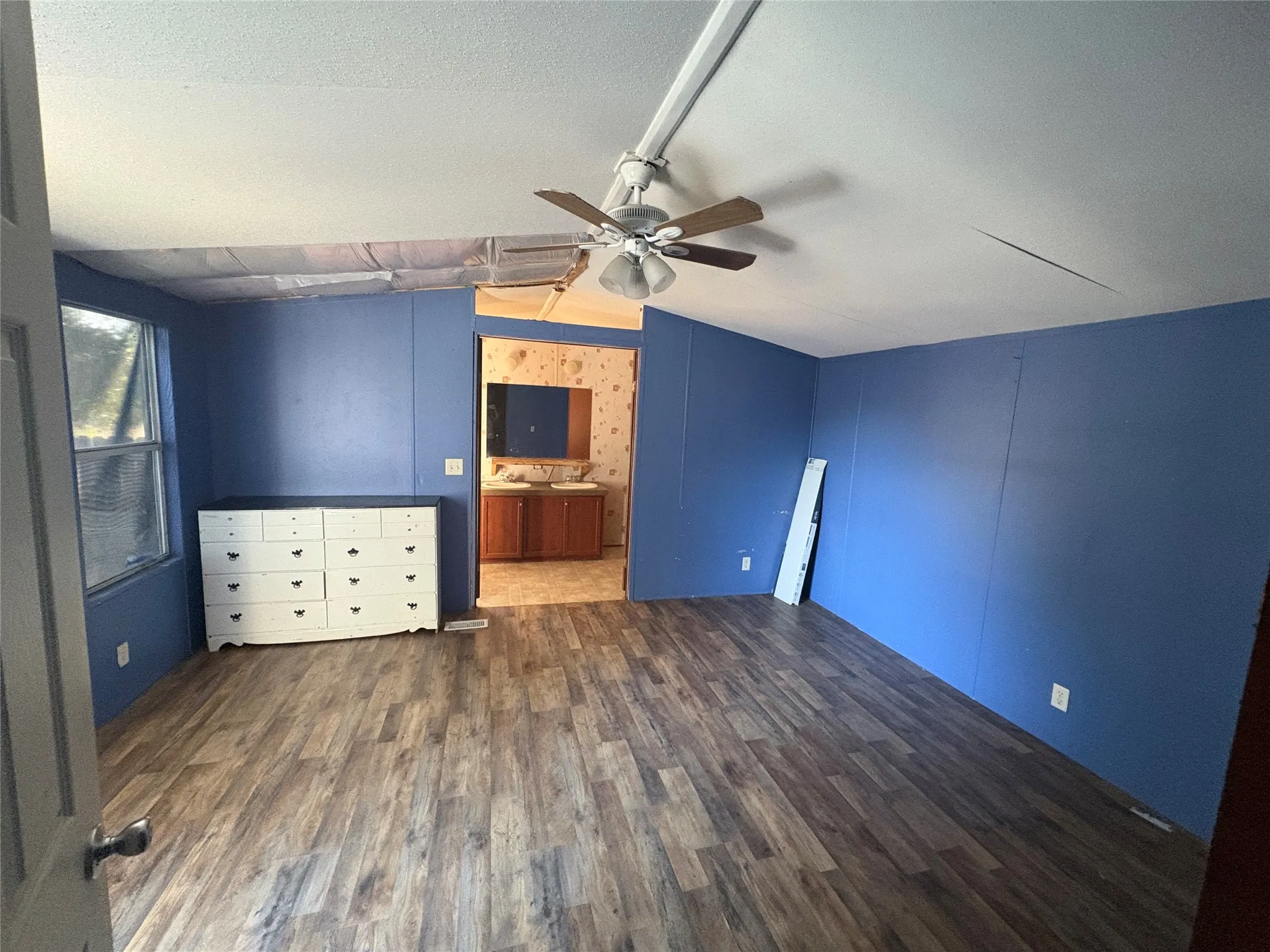 Mobile Home For Sale in Hood County , 839 Tepee Trail, Granbury, Texas 76048, 3 Bedroom, 2 Bathroom, Garage spaces, 1,232 Sqft, built in 2005, mls#21371467, Real Estate Agent in Granbury, Homes For Sale in Hood county, Homes For Sale in Granbury, Realtor in Granbury Texas, Real Estate Brokerage Independent Realty Texas, Luminita Cordes Realtor