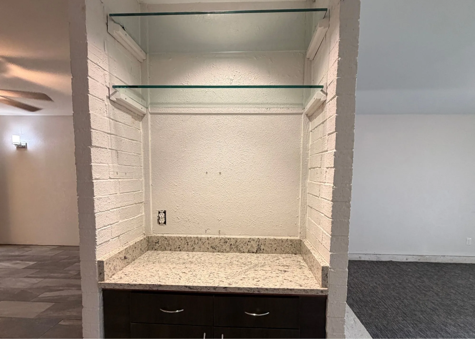 Single Family Residence For Sale in Tarrant County , 2309 Newbury Drive, Arlington, Texas 76014, 3 Bedroom, 2 Bathroom, 2 Garage spaces, 1,396 Sqft, built in 1980, mls#21376406, Real Estate Agent in Arlington, Homes For Sale in Tarrant county, Homes For Sale in Arlington, Realtor in Arlington Texas, Real Estate Brokerage Independent Realty Texas, Luminita Cordes Realtor