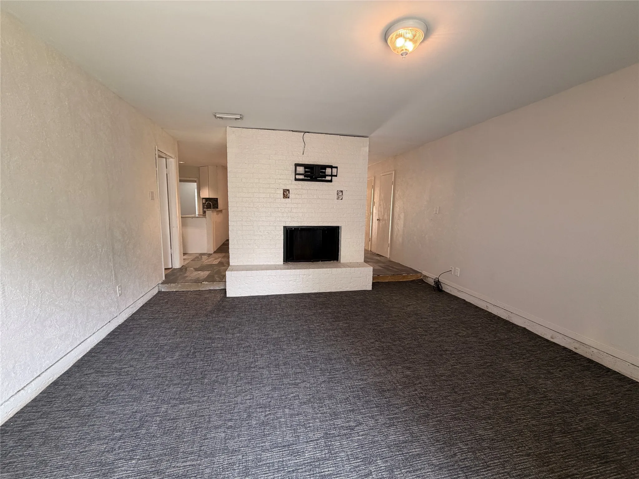 Single Family Residence For Sale in Tarrant County , 2309 Newbury Drive, Arlington, Texas 76014, 3 Bedroom, 2 Bathroom, 2 Garage spaces, 1,396 Sqft, built in 1980, mls#21376406, Real Estate Agent in Arlington, Homes For Sale in Tarrant county, Homes For Sale in Arlington, Realtor in Arlington Texas, Real Estate Brokerage Independent Realty Texas, Luminita Cordes Realtor