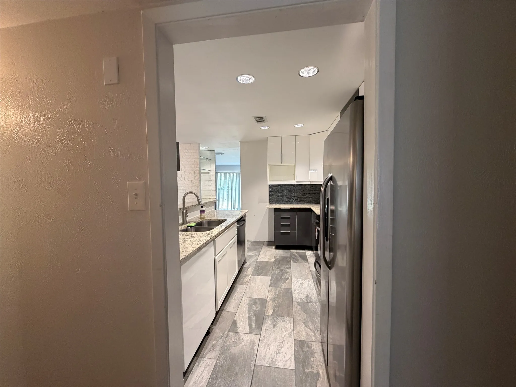 Single Family Residence For Sale in Tarrant County , 2309 Newbury Drive, Arlington, Texas 76014, 3 Bedroom, 2 Bathroom, 2 Garage spaces, 1,396 Sqft, built in 1980, mls#21376406, Real Estate Agent in Arlington, Homes For Sale in Tarrant county, Homes For Sale in Arlington, Realtor in Arlington Texas, Real Estate Brokerage Independent Realty Texas, Luminita Cordes Realtor