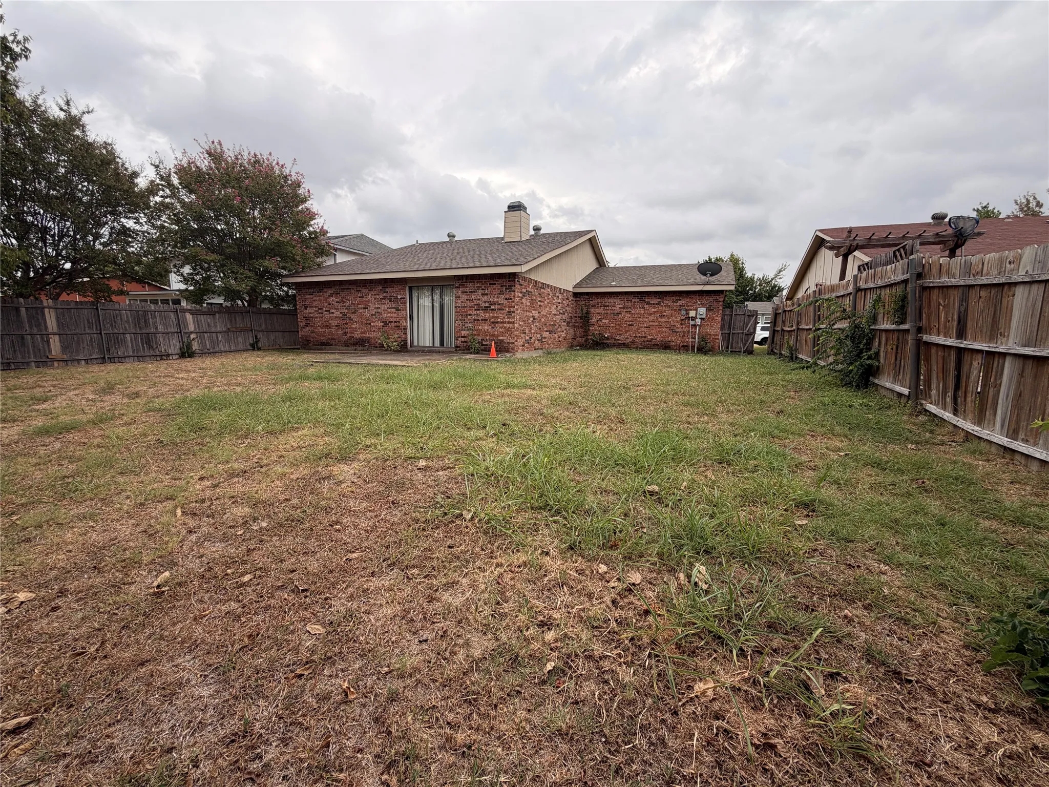 Single Family Residence For Sale in Tarrant County , 2309 Newbury Drive, Arlington, Texas 76014, 3 Bedroom, 2 Bathroom, 2 Garage spaces, 1,396 Sqft, built in 1980, mls#21376406, Real Estate Agent in Arlington, Homes For Sale in Tarrant county, Homes For Sale in Arlington, Realtor in Arlington Texas, Real Estate Brokerage Independent Realty Texas, Luminita Cordes Realtor