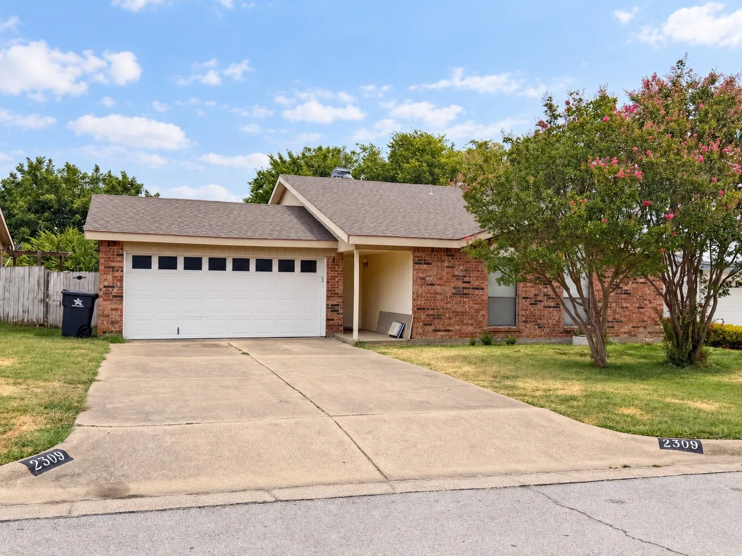 Single Family Residence For Sale in Tarrant County , 2309 Newbury Drive, Arlington, Texas 76014, 3 Bedroom, 2 Bathroom, 2 Garage spaces, 1,396 Sqft, built in 1980, mls#21376406, Real Estate Agent in Arlington, Homes For Sale in Tarrant county, Homes For Sale in Arlington, Realtor in Arlington Texas, Real Estate Brokerage Independent Realty Texas, Luminita Cordes Realtor