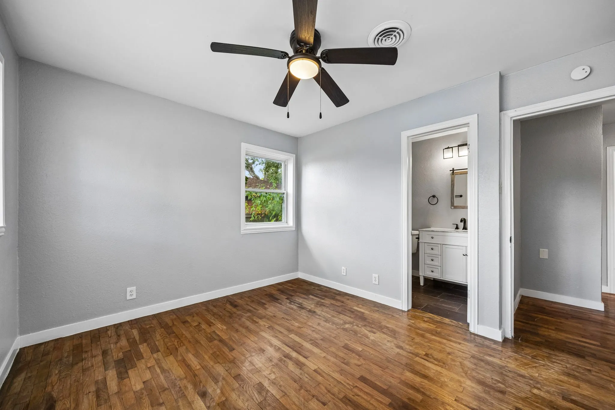 Single Family Residence For Sale in Dallas County , 3412 Oates Drive, Mesquite, Texas 75150, 3 Bedroom, 2 Bathroom, Garage spaces, 1,312 Sqft, built in 1957, mls#21376494, Real Estate Agent in Mesquite, Homes For Sale in Dallas county, Homes For Sale in Mesquite, Realtor in Mesquite Texas, Real Estate Brokerage Independent Realty Texas, Luminita Cordes Realtor