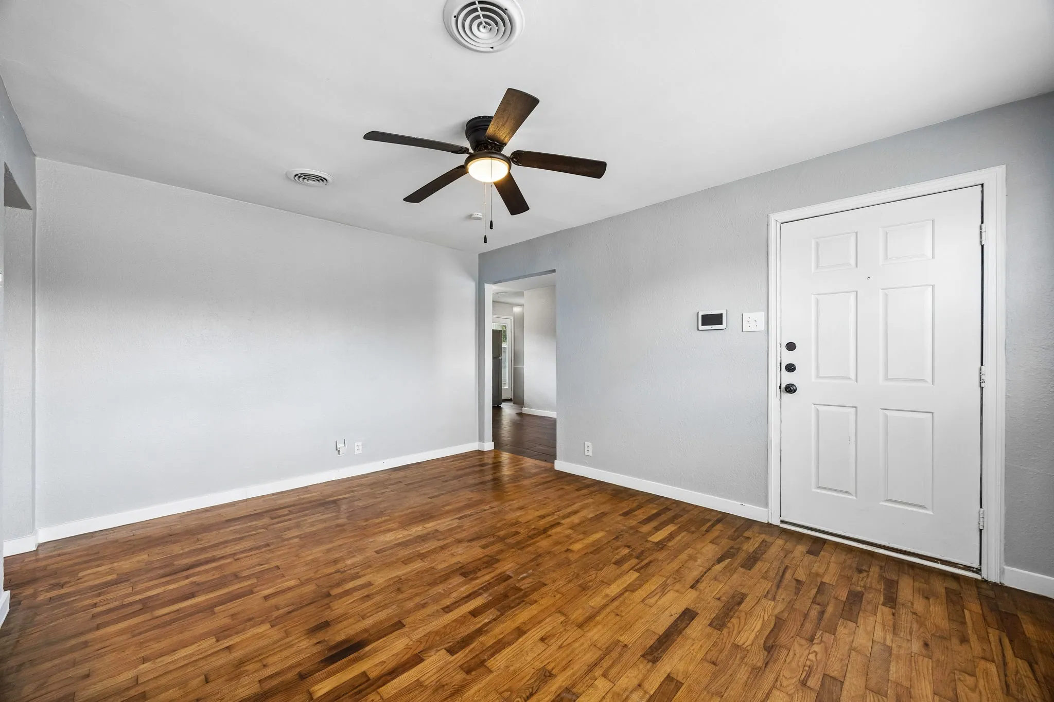 Single Family Residence For Sale in Dallas County , 3412 Oates Drive, Mesquite, Texas 75150, 3 Bedroom, 2 Bathroom, Garage spaces, 1,312 Sqft, built in 1957, mls#21376494, Real Estate Agent in Mesquite, Homes For Sale in Dallas county, Homes For Sale in Mesquite, Realtor in Mesquite Texas, Real Estate Brokerage Independent Realty Texas, Luminita Cordes Realtor