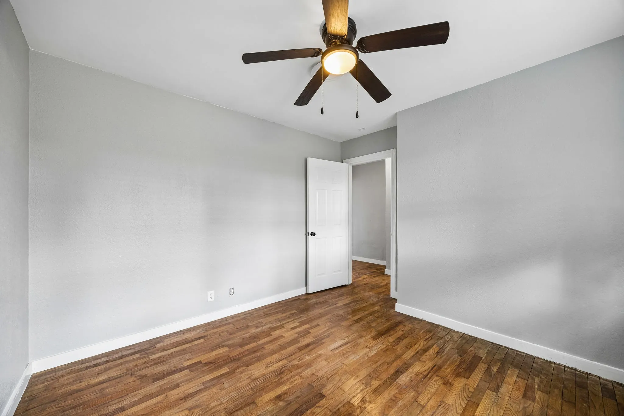 Single Family Residence For Sale in Dallas County , 3412 Oates Drive, Mesquite, Texas 75150, 3 Bedroom, 2 Bathroom, Garage spaces, 1,312 Sqft, built in 1957, mls#21376494, Real Estate Agent in Mesquite, Homes For Sale in Dallas county, Homes For Sale in Mesquite, Realtor in Mesquite Texas, Real Estate Brokerage Independent Realty Texas, Luminita Cordes Realtor