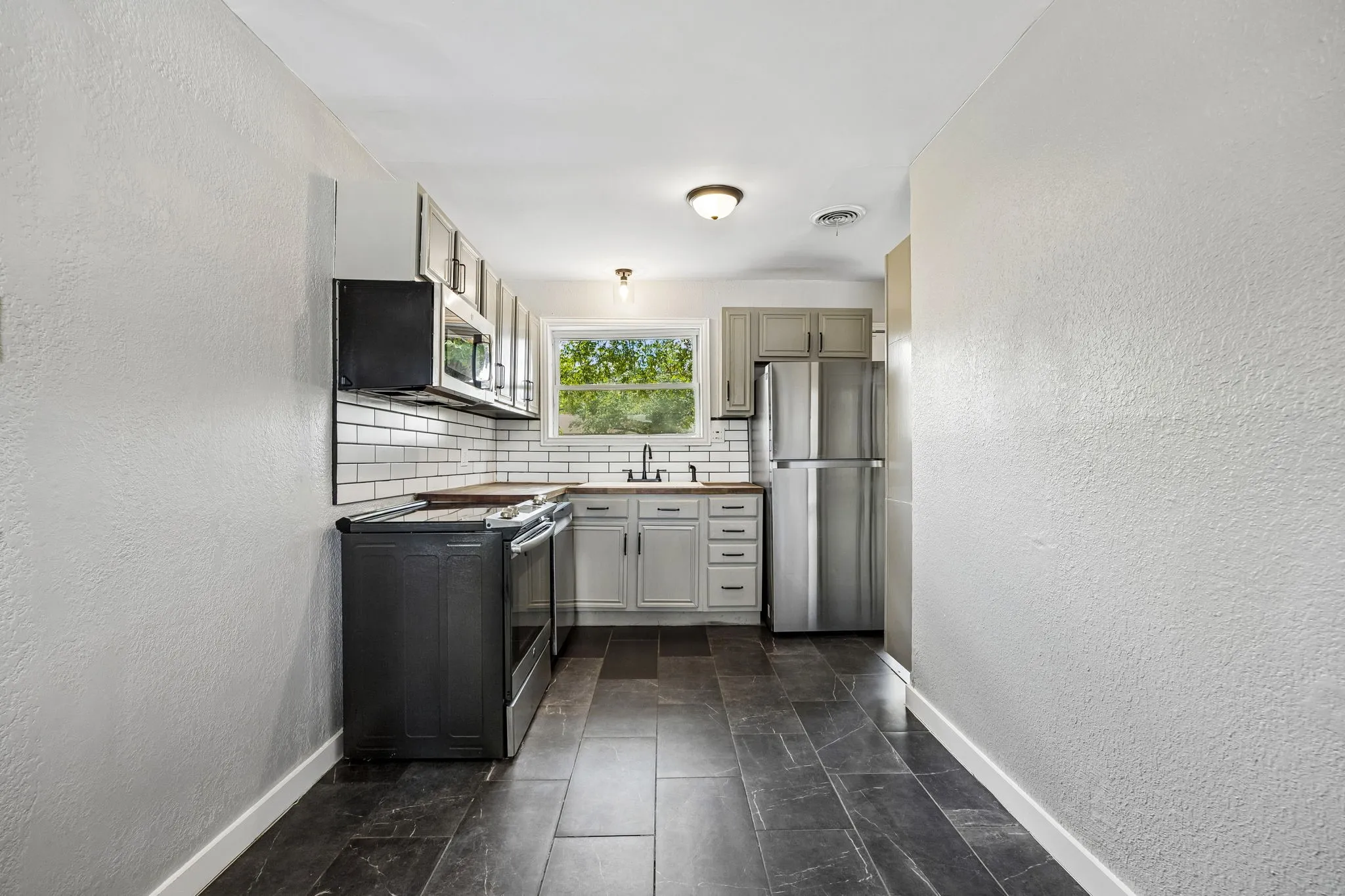 Single Family Residence For Sale in Dallas County , 3412 Oates Drive, Mesquite, Texas 75150, 3 Bedroom, 2 Bathroom, Garage spaces, 1,312 Sqft, built in 1957, mls#21376494, Real Estate Agent in Mesquite, Homes For Sale in Dallas county, Homes For Sale in Mesquite, Realtor in Mesquite Texas, Real Estate Brokerage Independent Realty Texas, Luminita Cordes Realtor