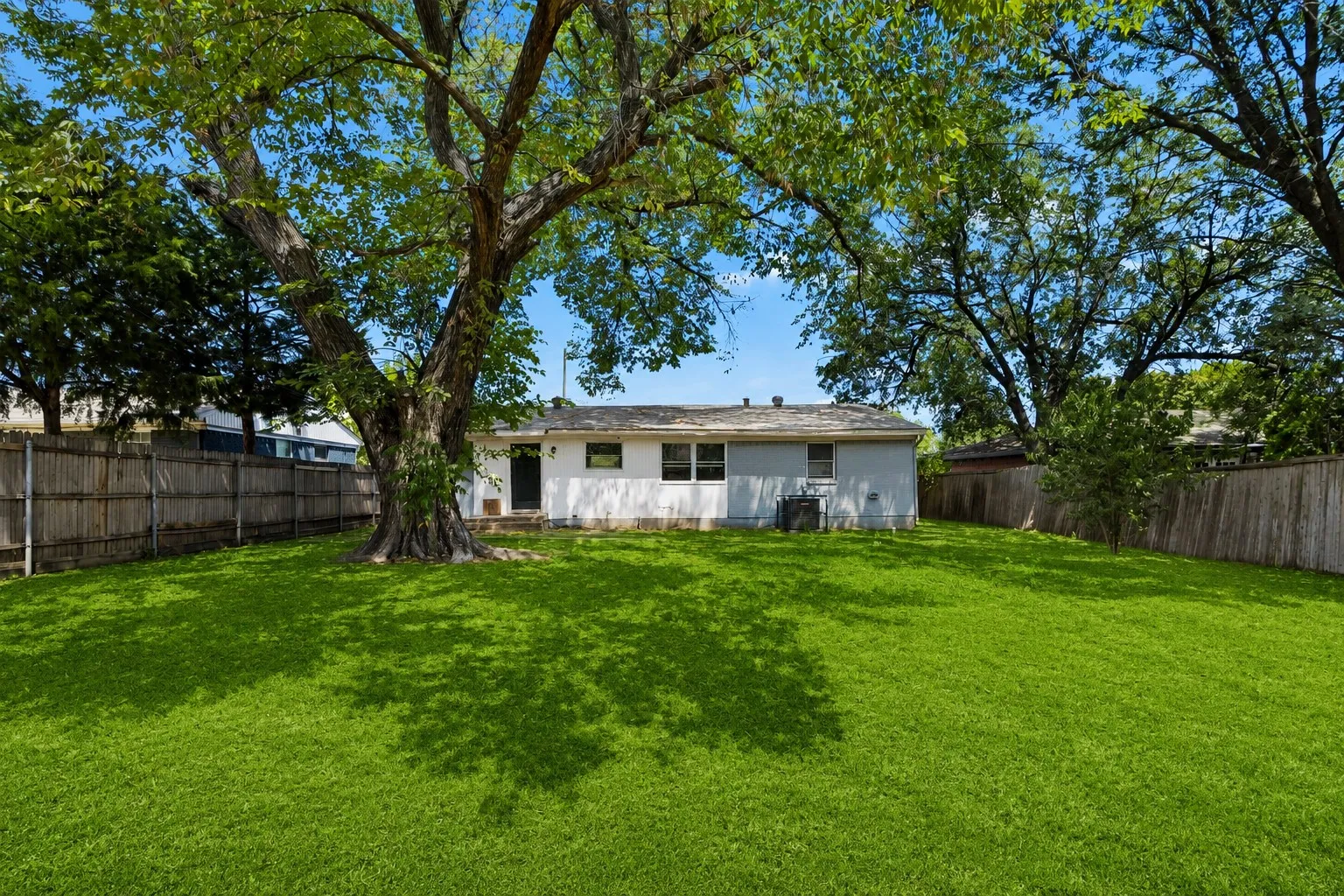 Single Family Residence For Sale in Dallas County , 3412 Oates Drive, Mesquite, Texas 75150, 3 Bedroom, 2 Bathroom, Garage spaces, 1,312 Sqft, built in 1957, mls#21376494, Real Estate Agent in Mesquite, Homes For Sale in Dallas county, Homes For Sale in Mesquite, Realtor in Mesquite Texas, Real Estate Brokerage Independent Realty Texas, Luminita Cordes Realtor