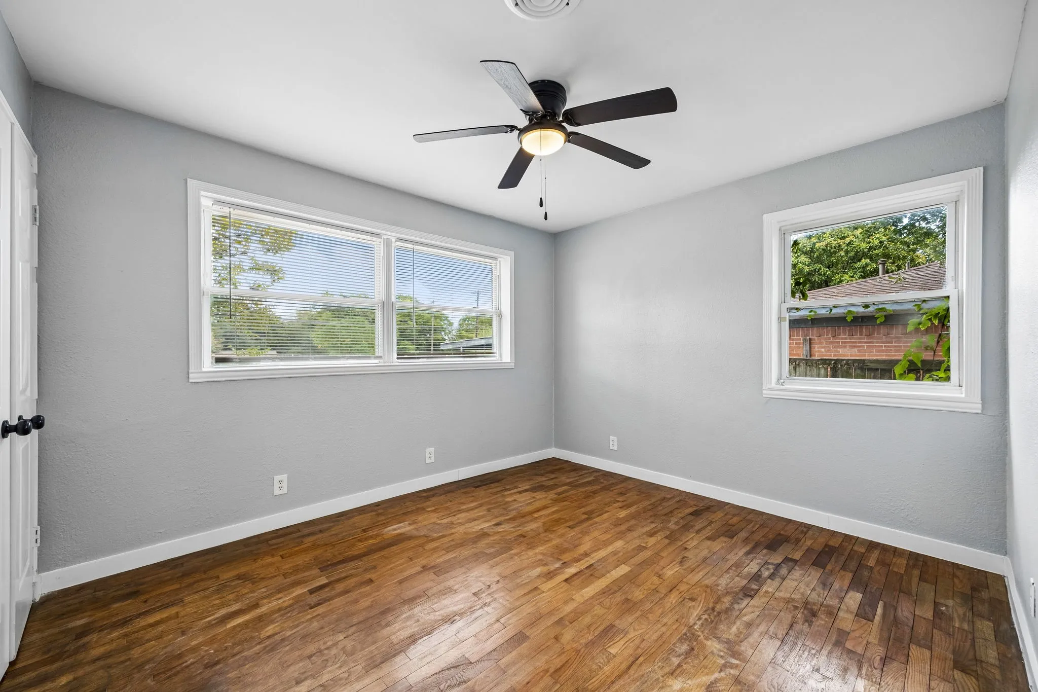 Single Family Residence For Sale in Dallas County , 3412 Oates Drive, Mesquite, Texas 75150, 3 Bedroom, 2 Bathroom, Garage spaces, 1,312 Sqft, built in 1957, mls#21376494, Real Estate Agent in Mesquite, Homes For Sale in Dallas county, Homes For Sale in Mesquite, Realtor in Mesquite Texas, Real Estate Brokerage Independent Realty Texas, Luminita Cordes Realtor