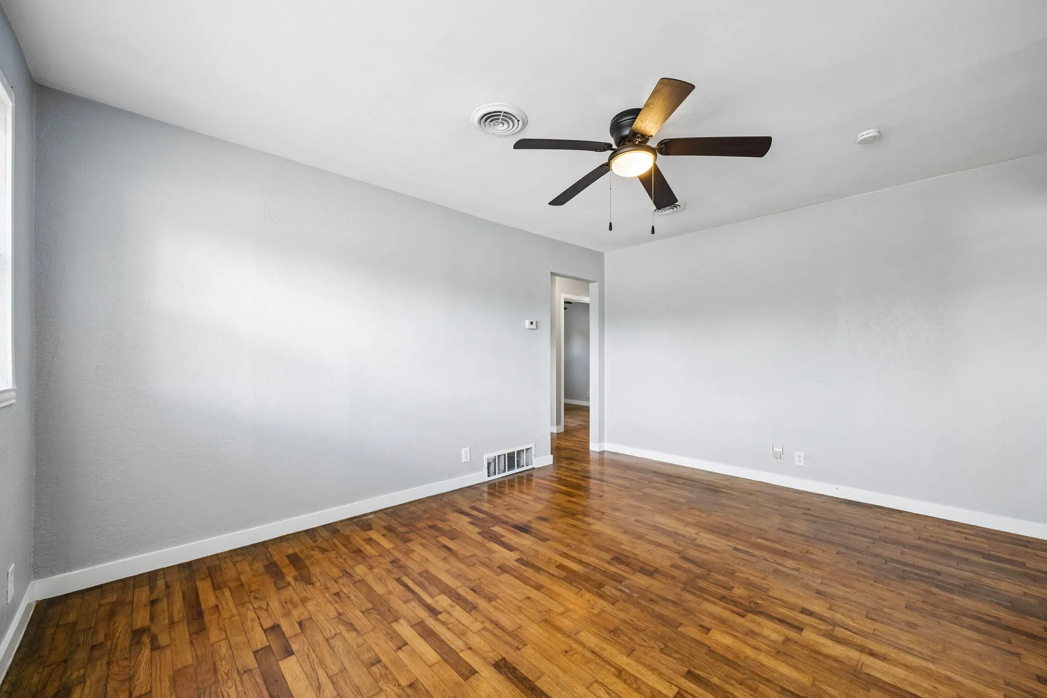 Single Family Residence For Sale in Dallas County , 3412 Oates Drive, Mesquite, Texas 75150, 3 Bedroom, 2 Bathroom, Garage spaces, 1,312 Sqft, built in 1957, mls#21376494, Real Estate Agent in Mesquite, Homes For Sale in Dallas county, Homes For Sale in Mesquite, Realtor in Mesquite Texas, Real Estate Brokerage Independent Realty Texas, Luminita Cordes Realtor