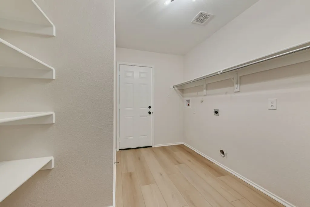 Single Family Residence For Sale in Collin County , 1521 Silver Spur Drive, Allen, Texas 75002, 4 Bedroom, 2 Bathroom, 2 Garage spaces, 2,029 Sqft, built in 2003, mls#21376877, Real Estate Agent in Allen, Homes For Sale in Collin county, Homes For Sale in Allen, Realtor in Allen Texas, Real Estate Brokerage Independent Realty Texas, Luminita Cordes Realtor