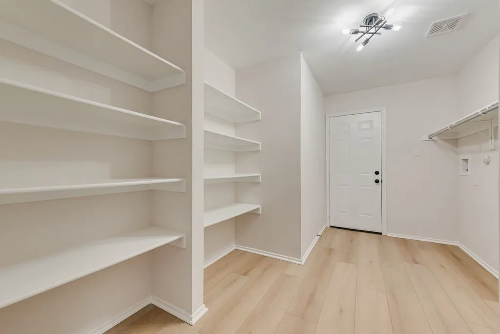 Single Family Residence For Sale in Collin County , 1521 Silver Spur Drive, Allen, Texas 75002, 4 Bedroom, 2 Bathroom, 2 Garage spaces, 2,029 Sqft, built in 2003, mls#21376877, Real Estate Agent in Allen, Homes For Sale in Collin county, Homes For Sale in Allen, Realtor in Allen Texas, Real Estate Brokerage Independent Realty Texas, Luminita Cordes Realtor