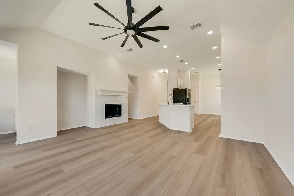 Single Family Residence For Sale in Collin County , 1521 Silver Spur Drive, Allen, Texas 75002, 4 Bedroom, 2 Bathroom, 2 Garage spaces, 2,029 Sqft, built in 2003, mls#21376877, Real Estate Agent in Allen, Homes For Sale in Collin county, Homes For Sale in Allen, Realtor in Allen Texas, Real Estate Brokerage Independent Realty Texas, Luminita Cordes Realtor