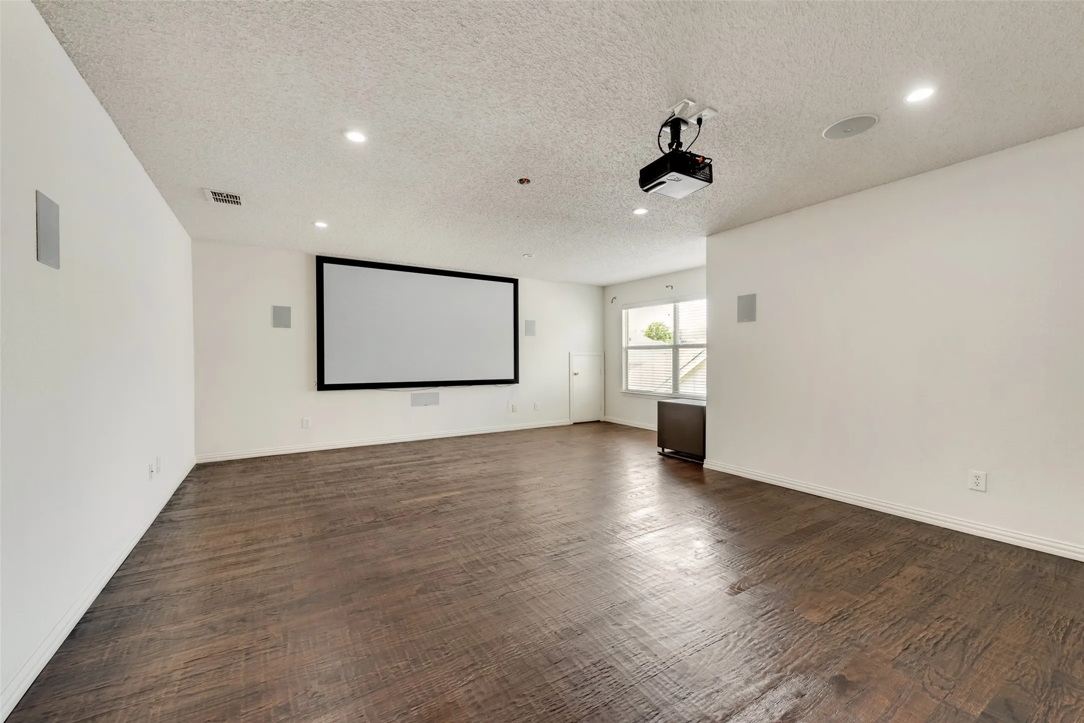 Single Family Residence For Rent in Collin County , 3532 Dripping Springs Drive, Plano, Texas 75025, 5 Bedroom, 4 Bathroom, 2 Garage spaces, 3,582 Sqft, built in 2000, mls#21377234, Real Estate Agent in Plano, Homes For Rent in Collin county, Homes For Rent in Plano, Realtor in Plano Texas, Real Estate Brokerage Independent Realty Texas, Luminita Cordes Realtor