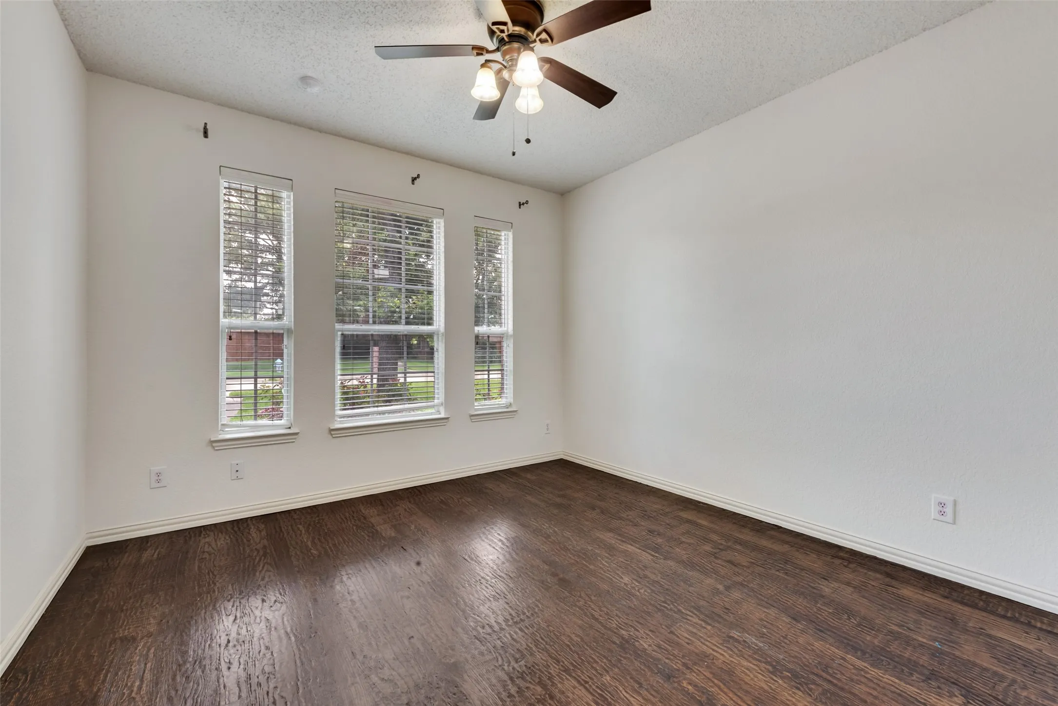 Single Family Residence For Rent in Collin County , 3532 Dripping Springs Drive, Plano, Texas 75025, 5 Bedroom, 4 Bathroom, 2 Garage spaces, 3,582 Sqft, built in 2000, mls#21377234, Real Estate Agent in Plano, Homes For Rent in Collin county, Homes For Rent in Plano, Realtor in Plano Texas, Real Estate Brokerage Independent Realty Texas, Luminita Cordes Realtor