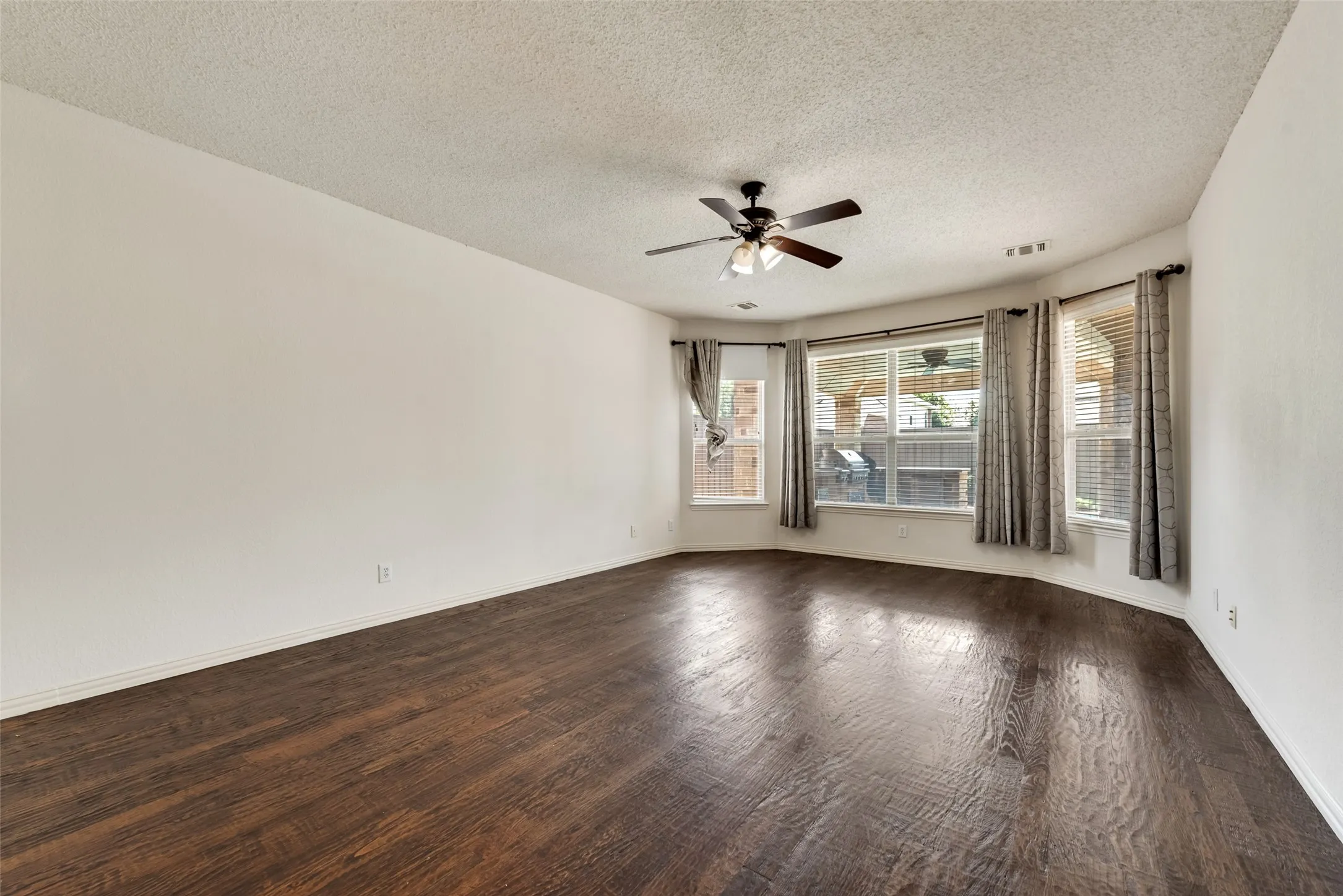 Single Family Residence For Rent in Collin County , 3532 Dripping Springs Drive, Plano, Texas 75025, 5 Bedroom, 4 Bathroom, 2 Garage spaces, 3,582 Sqft, built in 2000, mls#21377234, Real Estate Agent in Plano, Homes For Rent in Collin county, Homes For Rent in Plano, Realtor in Plano Texas, Real Estate Brokerage Independent Realty Texas, Luminita Cordes Realtor