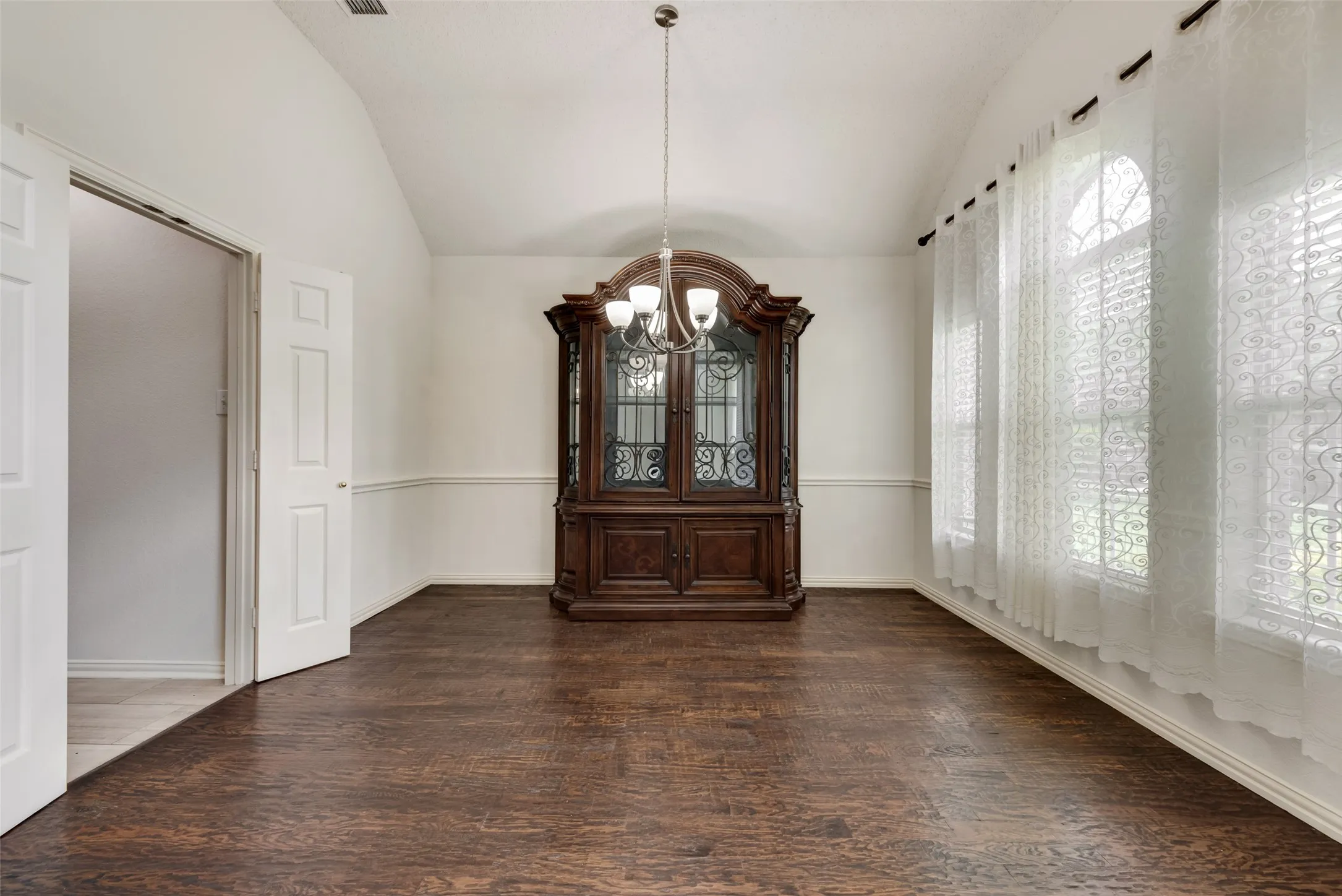 Single Family Residence For Rent in Collin County , 3532 Dripping Springs Drive, Plano, Texas 75025, 5 Bedroom, 4 Bathroom, 2 Garage spaces, 3,582 Sqft, built in 2000, mls#21377234, Real Estate Agent in Plano, Homes For Rent in Collin county, Homes For Rent in Plano, Realtor in Plano Texas, Real Estate Brokerage Independent Realty Texas, Luminita Cordes Realtor
