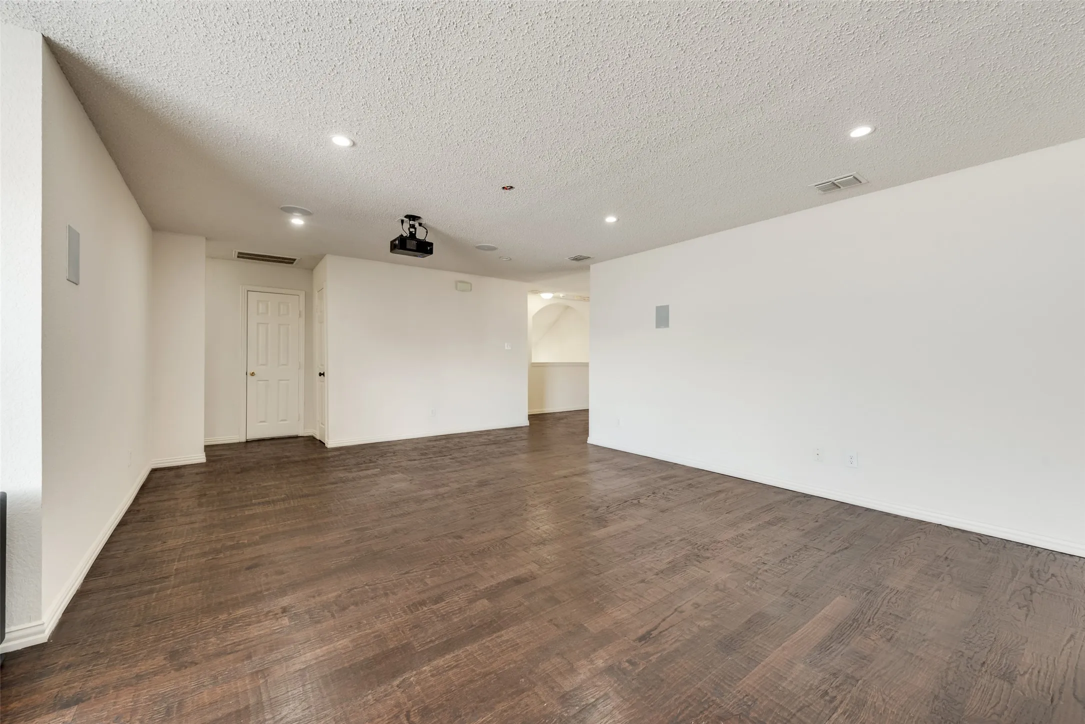 Single Family Residence For Rent in Collin County , 3532 Dripping Springs Drive, Plano, Texas 75025, 5 Bedroom, 4 Bathroom, 2 Garage spaces, 3,582 Sqft, built in 2000, mls#21377234, Real Estate Agent in Plano, Homes For Rent in Collin county, Homes For Rent in Plano, Realtor in Plano Texas, Real Estate Brokerage Independent Realty Texas, Luminita Cordes Realtor