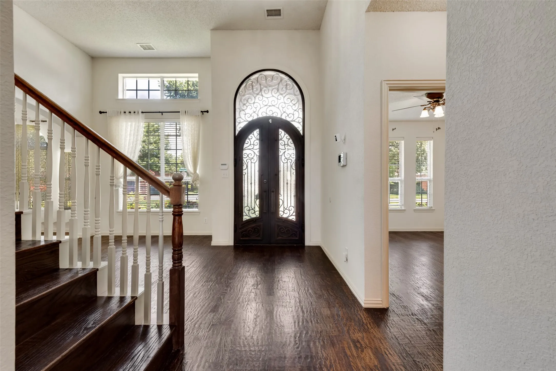 Single Family Residence For Rent in Collin County , 3532 Dripping Springs Drive, Plano, Texas 75025, 5 Bedroom, 4 Bathroom, 2 Garage spaces, 3,582 Sqft, built in 2000, mls#21377234, Real Estate Agent in Plano, Homes For Rent in Collin county, Homes For Rent in Plano, Realtor in Plano Texas, Real Estate Brokerage Independent Realty Texas, Luminita Cordes Realtor