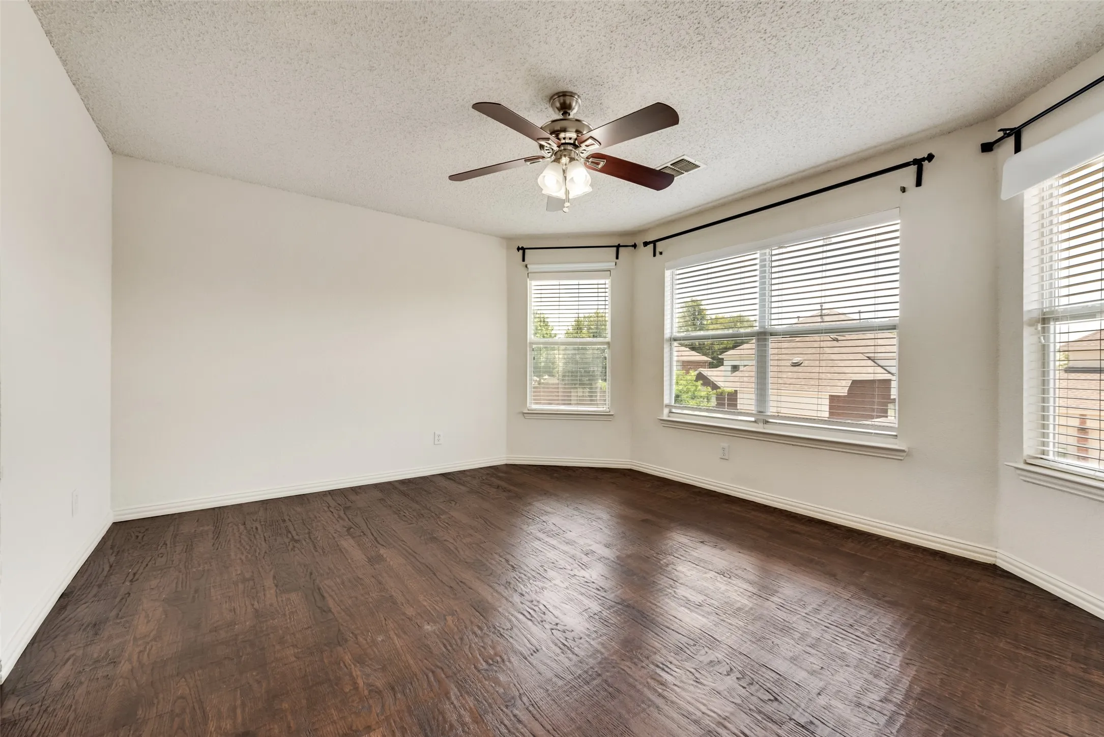 Single Family Residence For Rent in Collin County , 3532 Dripping Springs Drive, Plano, Texas 75025, 5 Bedroom, 4 Bathroom, 2 Garage spaces, 3,582 Sqft, built in 2000, mls#21377234, Real Estate Agent in Plano, Homes For Rent in Collin county, Homes For Rent in Plano, Realtor in Plano Texas, Real Estate Brokerage Independent Realty Texas, Luminita Cordes Realtor