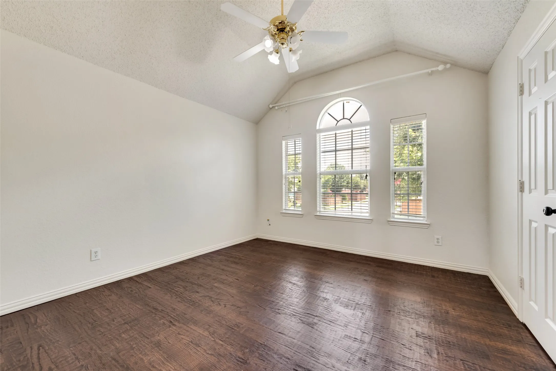 Single Family Residence For Rent in Collin County , 3532 Dripping Springs Drive, Plano, Texas 75025, 5 Bedroom, 4 Bathroom, 2 Garage spaces, 3,582 Sqft, built in 2000, mls#21377234, Real Estate Agent in Plano, Homes For Rent in Collin county, Homes For Rent in Plano, Realtor in Plano Texas, Real Estate Brokerage Independent Realty Texas, Luminita Cordes Realtor