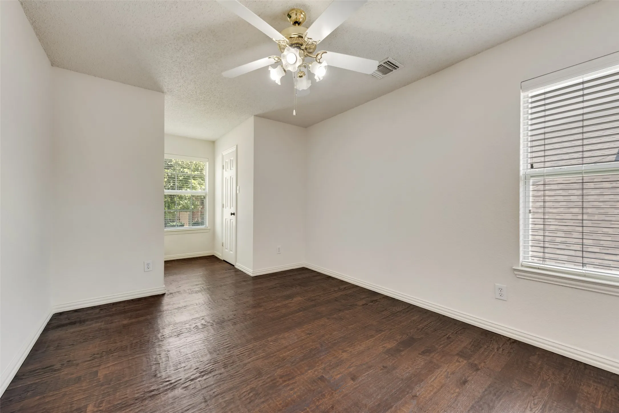 Single Family Residence For Rent in Collin County , 3532 Dripping Springs Drive, Plano, Texas 75025, 5 Bedroom, 4 Bathroom, 2 Garage spaces, 3,582 Sqft, built in 2000, mls#21377234, Real Estate Agent in Plano, Homes For Rent in Collin county, Homes For Rent in Plano, Realtor in Plano Texas, Real Estate Brokerage Independent Realty Texas, Luminita Cordes Realtor