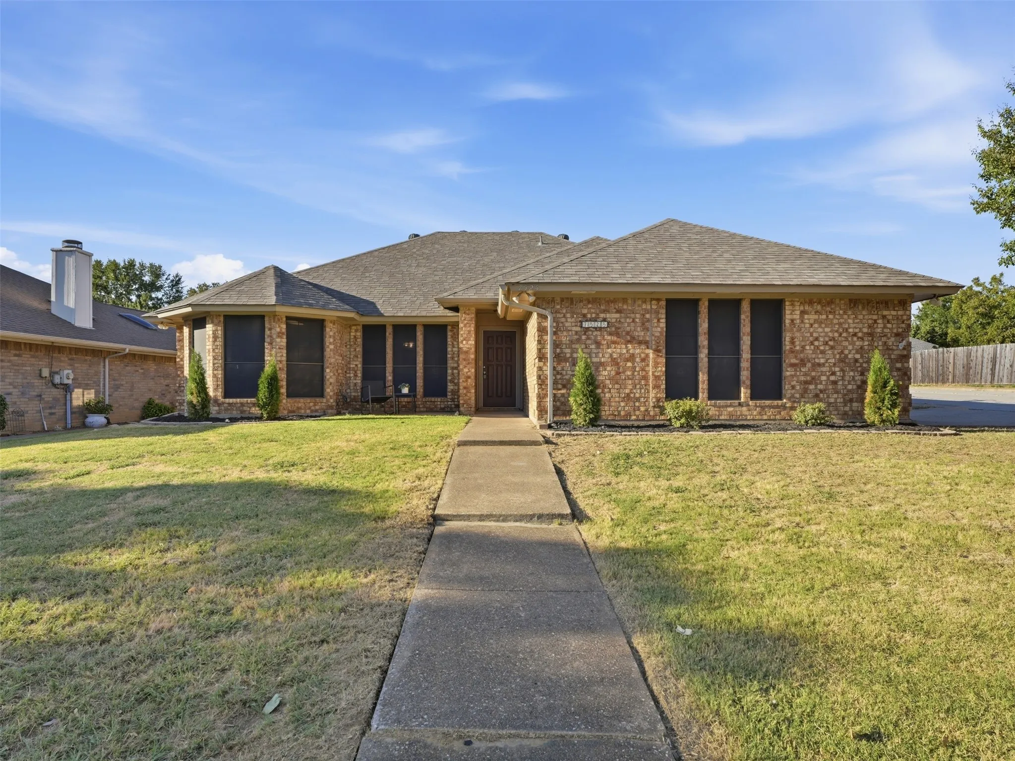 Single Family Residence For Sale in Tarrant County , 7525 Sean Drive, North Richland Hills, Texas 76182, 3 Bedroom, 2 Bathroom, 2 Garage spaces, 1,635 Sqft, built in 1985, mls#21371096, Real Estate Agent in North Richland Hills, Homes For Sale in Tarrant county, Homes For Sale in North Richland Hills, Realtor in North Richland Hills Texas, Real Estate Brokerage Independent Realty Texas, Luminita Cordes Realtor