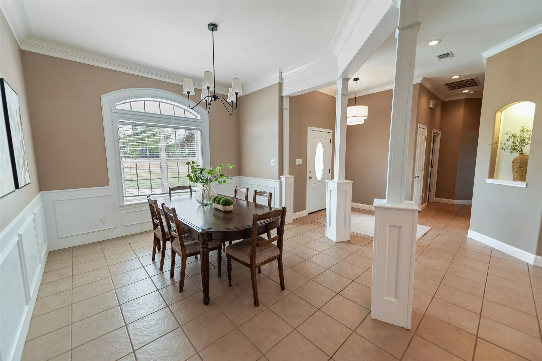 Single Family Residence For Sale in Franklin (TX) County , 26 Oakwood Lane, Mount Vernon, Texas 75457, 3 Bedroom, 2 Bathroom, 2 Garage spaces, 1,954 Sqft, built in 2007, mls#21376977, Real Estate Agent in Mount Vernon, Homes For Sale in Franklin (TX) county, Homes For Sale in Mount Vernon, Realtor in Mount Vernon Texas, Real Estate Brokerage Independent Realty Texas, Luminita Cordes Realtor
