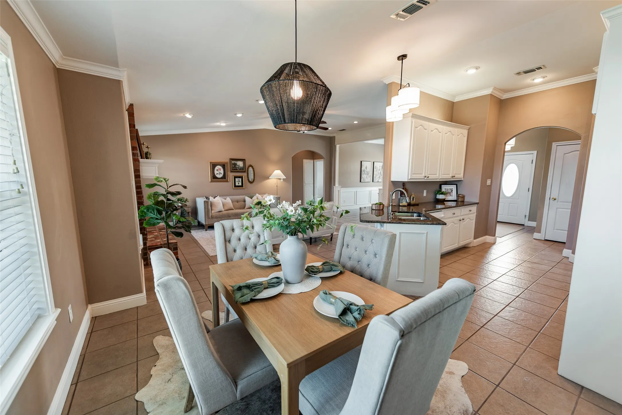 Single Family Residence For Sale in Franklin (TX) County , 26 Oakwood Lane, Mount Vernon, Texas 75457, 3 Bedroom, 2 Bathroom, 2 Garage spaces, 1,954 Sqft, built in 2007, mls#21376977, Real Estate Agent in Mount Vernon, Homes For Sale in Franklin (TX) county, Homes For Sale in Mount Vernon, Realtor in Mount Vernon Texas, Real Estate Brokerage Independent Realty Texas, Luminita Cordes Realtor