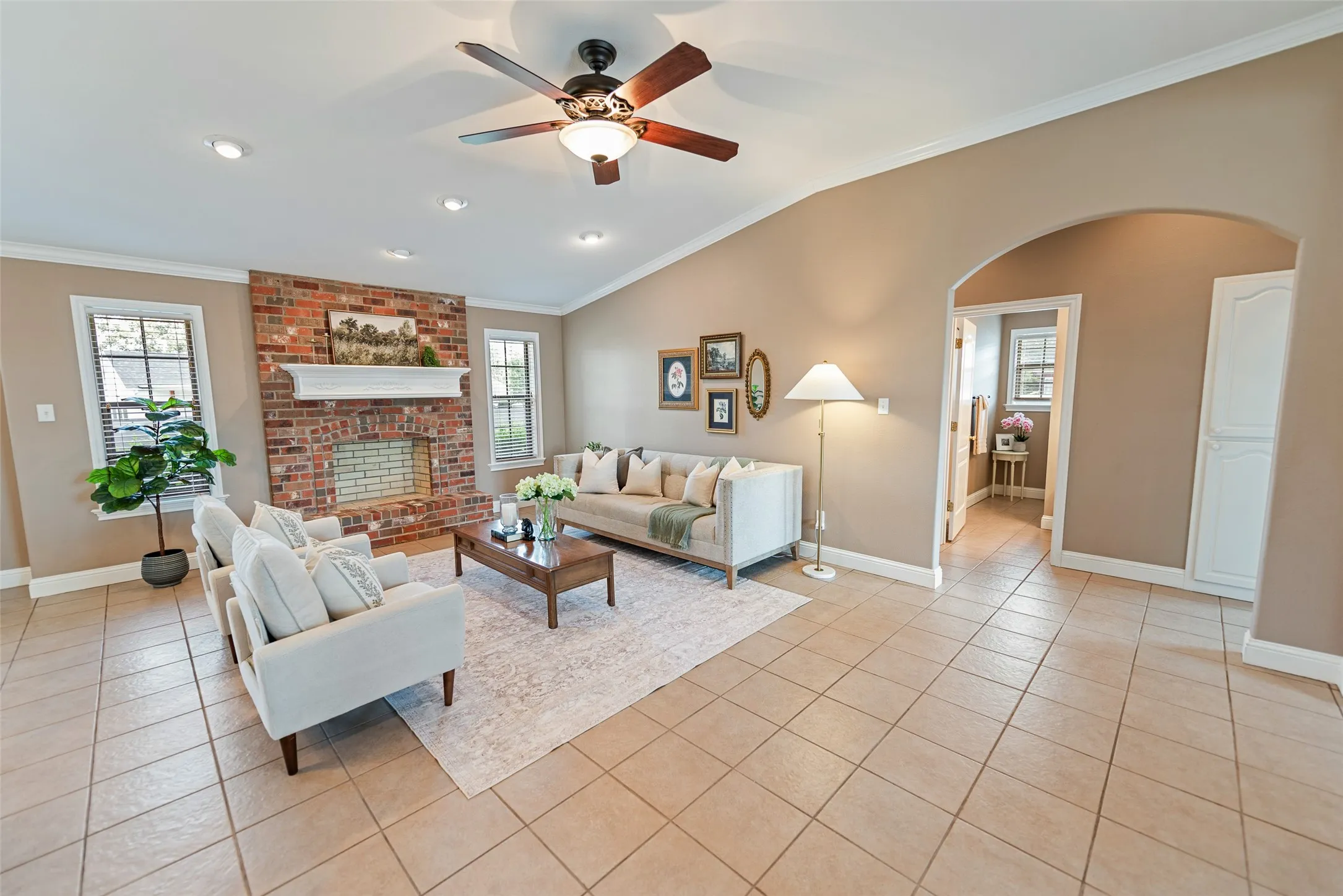 Single Family Residence For Sale in Franklin (TX) County , 26 Oakwood Lane, Mount Vernon, Texas 75457, 3 Bedroom, 2 Bathroom, 2 Garage spaces, 1,954 Sqft, built in 2007, mls#21376977, Real Estate Agent in Mount Vernon, Homes For Sale in Franklin (TX) county, Homes For Sale in Mount Vernon, Realtor in Mount Vernon Texas, Real Estate Brokerage Independent Realty Texas, Luminita Cordes Realtor