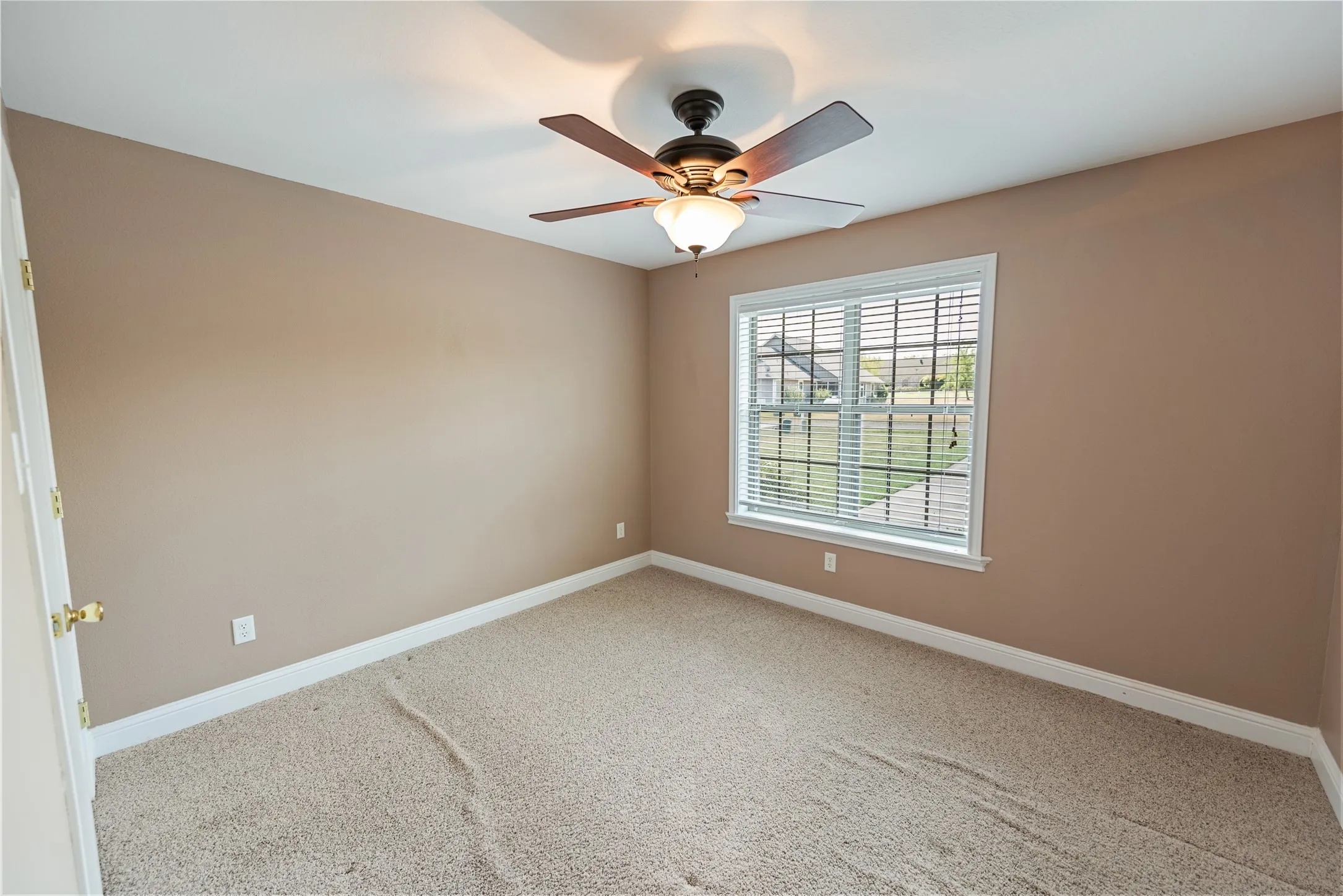 Single Family Residence For Sale in Franklin (TX) County , 26 Oakwood Lane, Mount Vernon, Texas 75457, 3 Bedroom, 2 Bathroom, 2 Garage spaces, 1,954 Sqft, built in 2007, mls#21376977, Real Estate Agent in Mount Vernon, Homes For Sale in Franklin (TX) county, Homes For Sale in Mount Vernon, Realtor in Mount Vernon Texas, Real Estate Brokerage Independent Realty Texas, Luminita Cordes Realtor