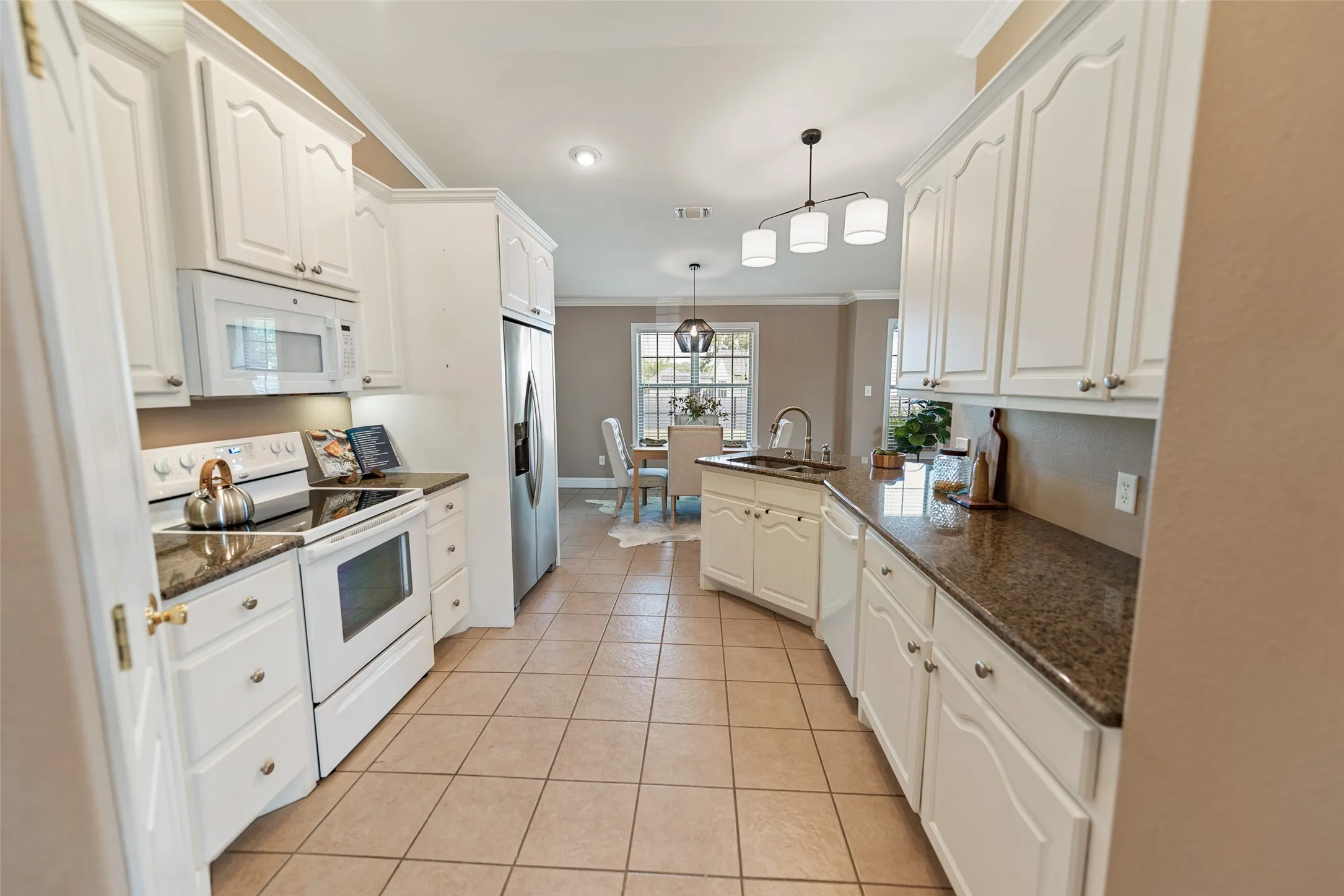 Single Family Residence For Sale in Franklin (TX) County , 26 Oakwood Lane, Mount Vernon, Texas 75457, 3 Bedroom, 2 Bathroom, 2 Garage spaces, 1,954 Sqft, built in 2007, mls#21376977, Real Estate Agent in Mount Vernon, Homes For Sale in Franklin (TX) county, Homes For Sale in Mount Vernon, Realtor in Mount Vernon Texas, Real Estate Brokerage Independent Realty Texas, Luminita Cordes Realtor