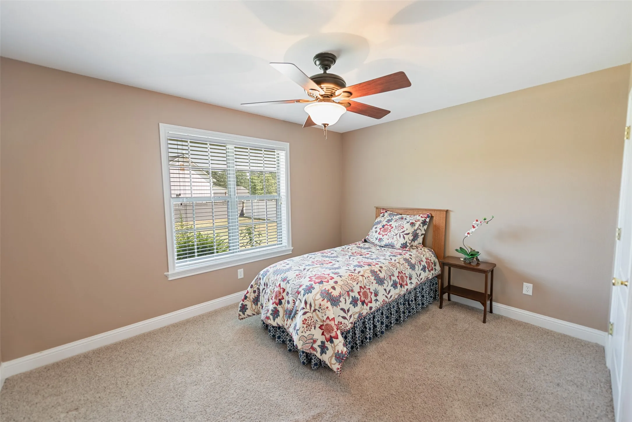 Single Family Residence For Sale in Franklin (TX) County , 26 Oakwood Lane, Mount Vernon, Texas 75457, 3 Bedroom, 2 Bathroom, 2 Garage spaces, 1,954 Sqft, built in 2007, mls#21376977, Real Estate Agent in Mount Vernon, Homes For Sale in Franklin (TX) county, Homes For Sale in Mount Vernon, Realtor in Mount Vernon Texas, Real Estate Brokerage Independent Realty Texas, Luminita Cordes Realtor