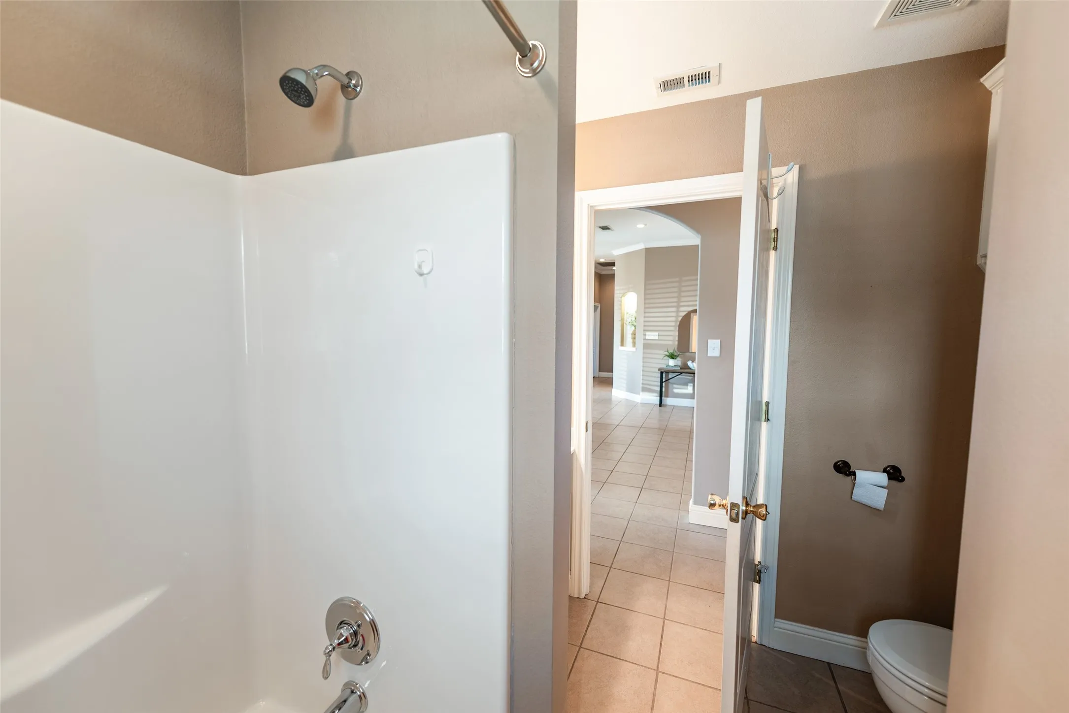 Single Family Residence For Sale in Franklin (TX) County , 26 Oakwood Lane, Mount Vernon, Texas 75457, 3 Bedroom, 2 Bathroom, 2 Garage spaces, 1,954 Sqft, built in 2007, mls#21376977, Real Estate Agent in Mount Vernon, Homes For Sale in Franklin (TX) county, Homes For Sale in Mount Vernon, Realtor in Mount Vernon Texas, Real Estate Brokerage Independent Realty Texas, Luminita Cordes Realtor