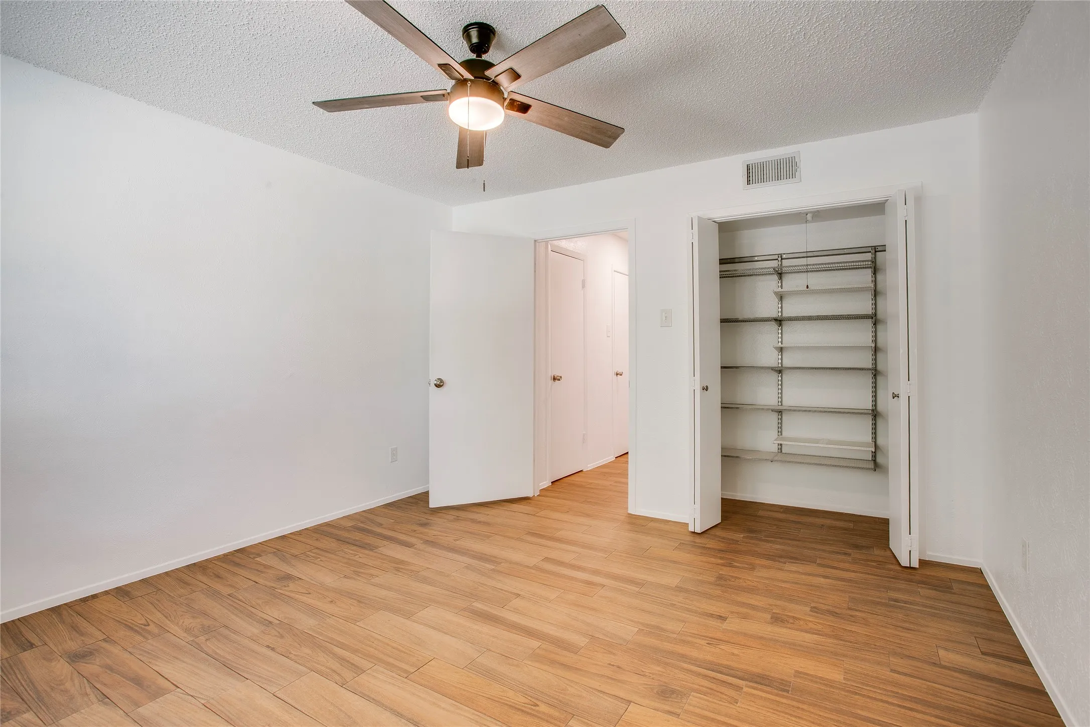 Condominium For Sale in Dallas County , 7444 E Northwest Highway 119, Dallas, Texas 75231, 3 Bedroom, 3 Bathroom, Garage spaces, 1,525 Sqft, built in 1973, mls#21377217, Real Estate Agent in Dallas, Homes For Sale in Dallas county, Homes For Sale in Dallas, Realtor in Dallas Texas, Real Estate Brokerage Independent Realty Texas, Luminita Cordes Realtor