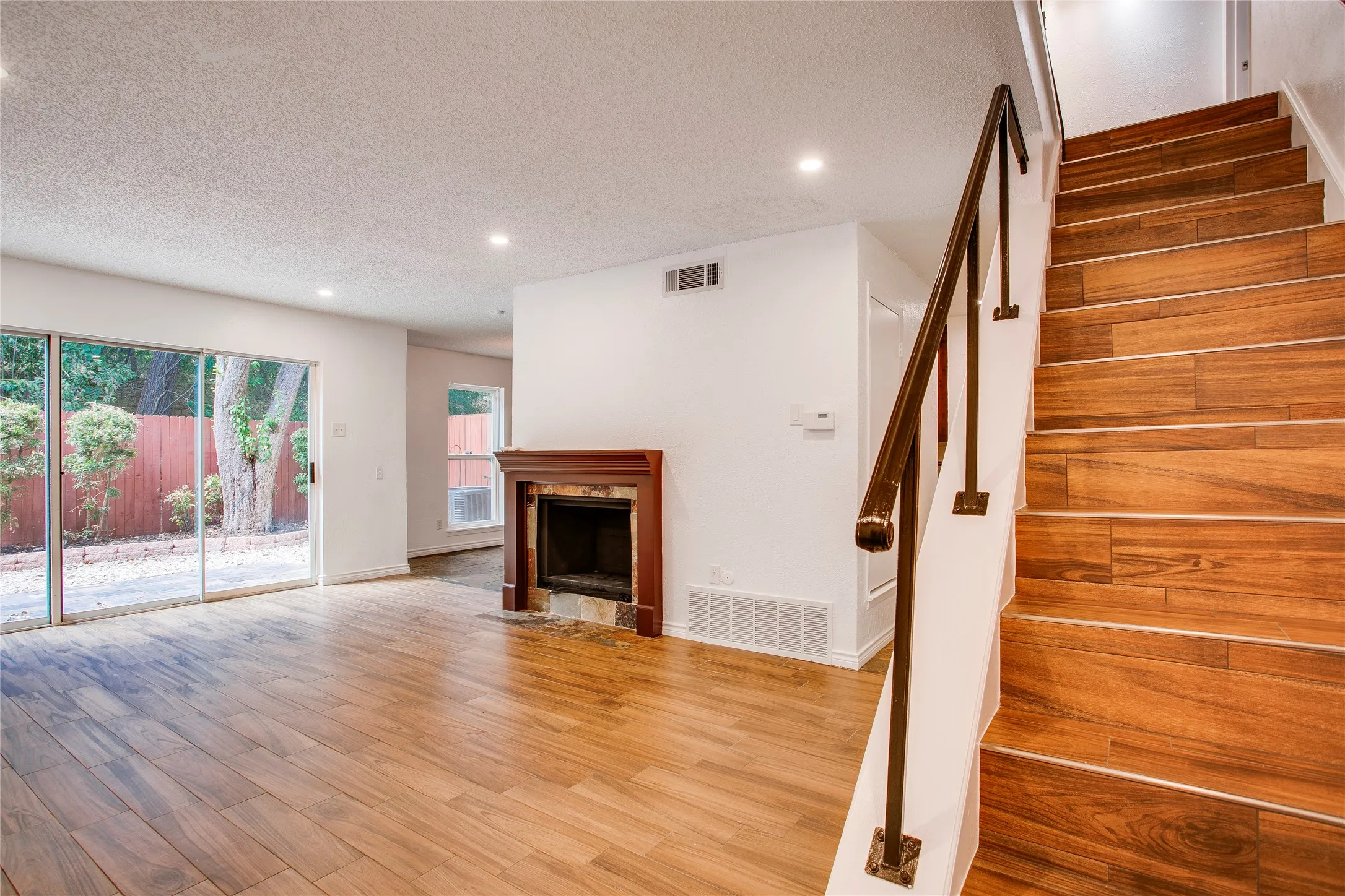 Condominium For Sale in Dallas County , 7444 E Northwest Highway 119, Dallas, Texas 75231, 3 Bedroom, 3 Bathroom, Garage spaces, 1,525 Sqft, built in 1973, mls#21377217, Real Estate Agent in Dallas, Homes For Sale in Dallas county, Homes For Sale in Dallas, Realtor in Dallas Texas, Real Estate Brokerage Independent Realty Texas, Luminita Cordes Realtor