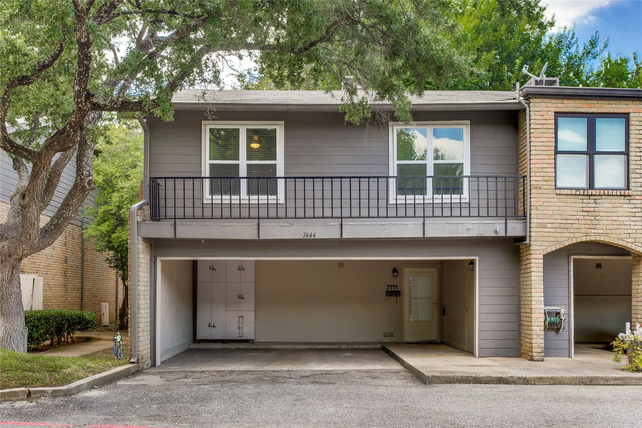 Condominium For Sale in Dallas County , 7444 E Northwest Highway 119, Dallas, Texas 75231, 3 Bedroom, 3 Bathroom, Garage spaces, 1,525 Sqft, built in 1973, mls#21377217, Real Estate Agent in Dallas, Homes For Sale in Dallas county, Homes For Sale in Dallas, Realtor in Dallas Texas, Real Estate Brokerage Independent Realty Texas, Luminita Cordes Realtor