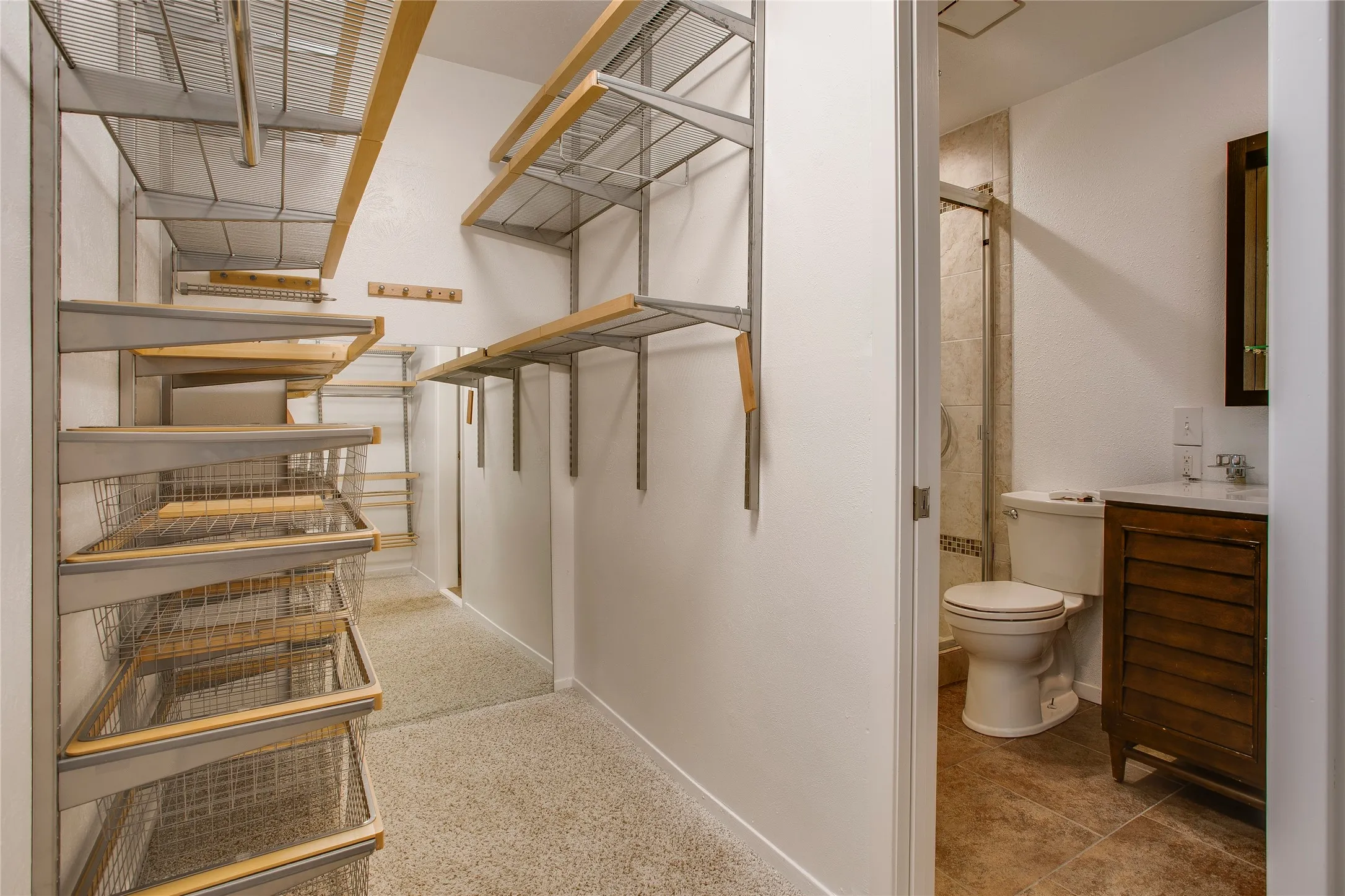 Condominium For Sale in Dallas County , 7444 E Northwest Highway 119, Dallas, Texas 75231, 3 Bedroom, 3 Bathroom, Garage spaces, 1,525 Sqft, built in 1973, mls#21377217, Real Estate Agent in Dallas, Homes For Sale in Dallas county, Homes For Sale in Dallas, Realtor in Dallas Texas, Real Estate Brokerage Independent Realty Texas, Luminita Cordes Realtor