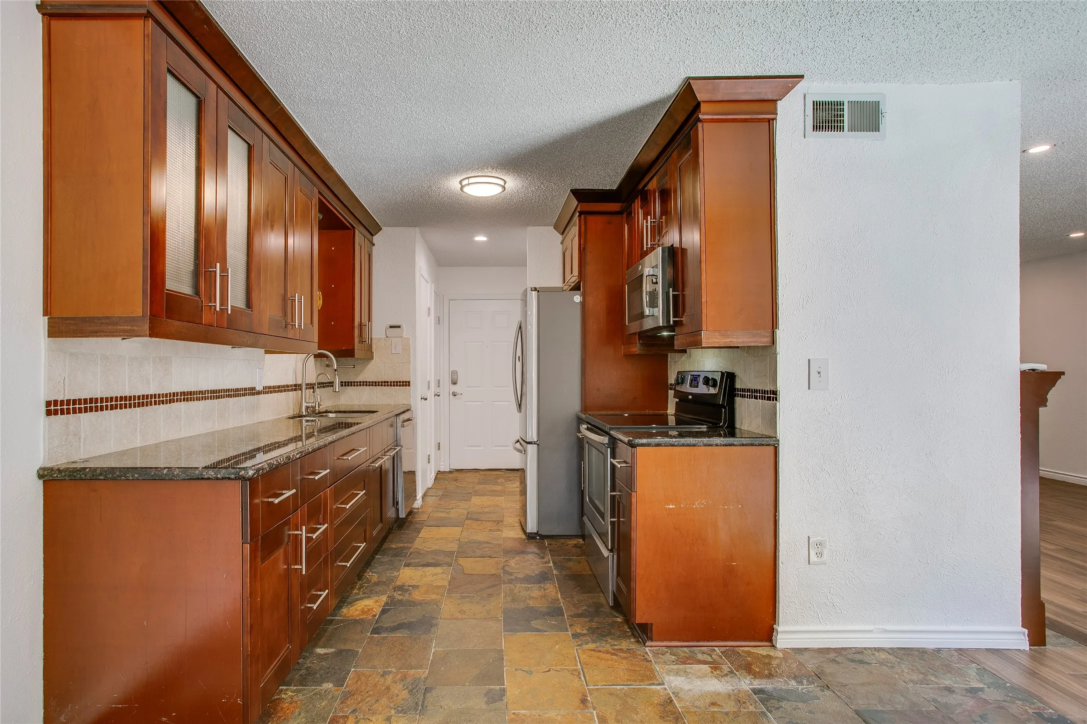 Condominium For Sale in Dallas County , 7444 E Northwest Highway 119, Dallas, Texas 75231, 3 Bedroom, 3 Bathroom, Garage spaces, 1,525 Sqft, built in 1973, mls#21377217, Real Estate Agent in Dallas, Homes For Sale in Dallas county, Homes For Sale in Dallas, Realtor in Dallas Texas, Real Estate Brokerage Independent Realty Texas, Luminita Cordes Realtor