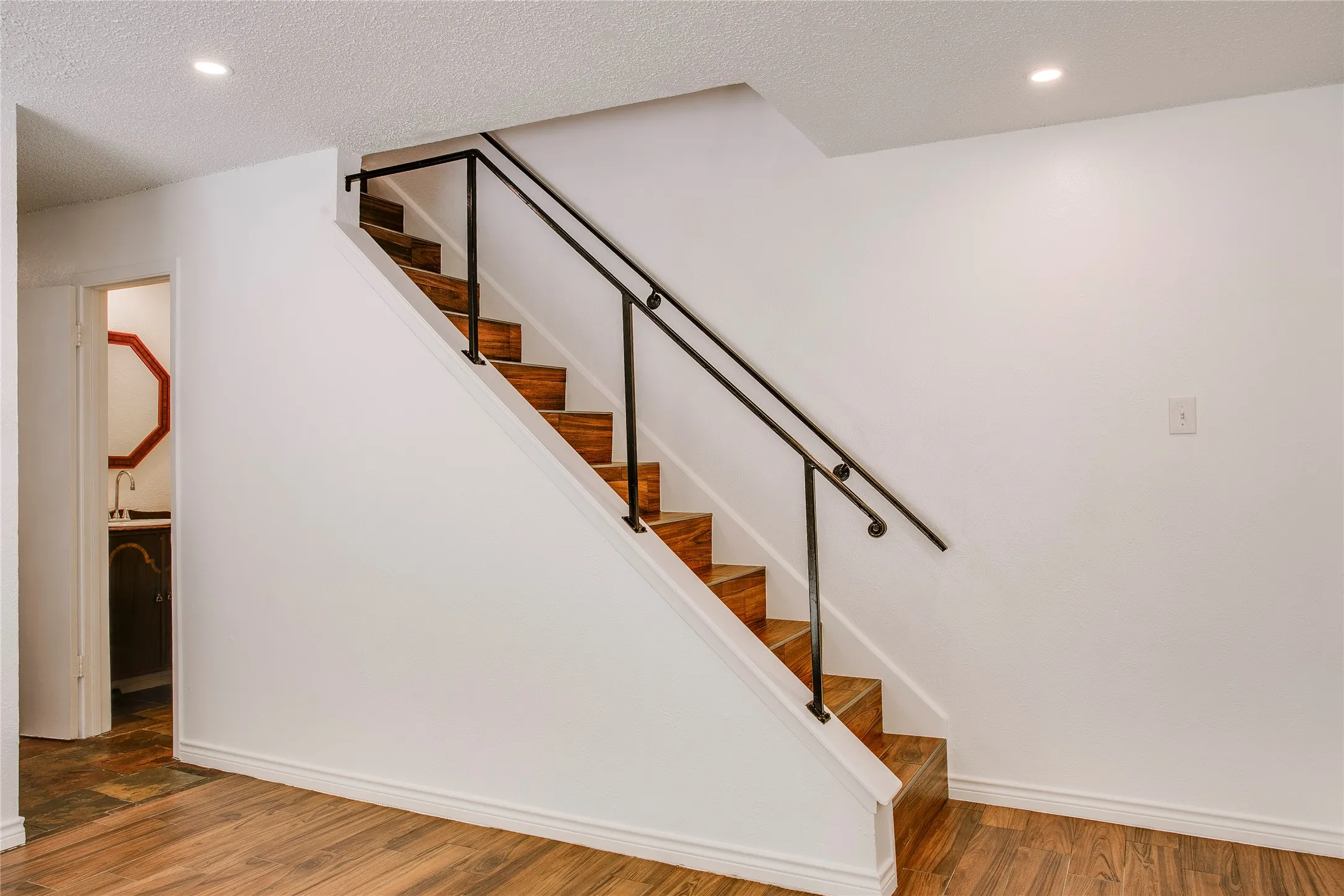 Condominium For Sale in Dallas County , 7444 E Northwest Highway 119, Dallas, Texas 75231, 3 Bedroom, 3 Bathroom, Garage spaces, 1,525 Sqft, built in 1973, mls#21377217, Real Estate Agent in Dallas, Homes For Sale in Dallas county, Homes For Sale in Dallas, Realtor in Dallas Texas, Real Estate Brokerage Independent Realty Texas, Luminita Cordes Realtor