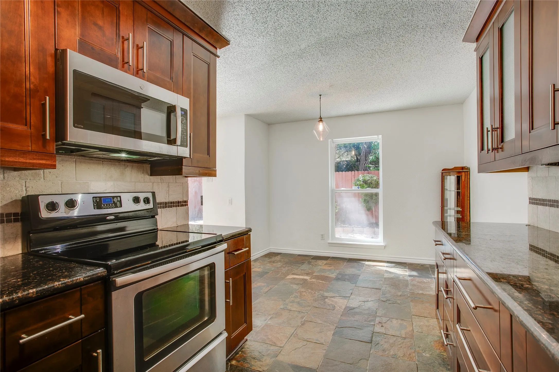 Condominium For Sale in Dallas County , 7444 E Northwest Highway 119, Dallas, Texas 75231, 3 Bedroom, 3 Bathroom, Garage spaces, 1,525 Sqft, built in 1973, mls#21377217, Real Estate Agent in Dallas, Homes For Sale in Dallas county, Homes For Sale in Dallas, Realtor in Dallas Texas, Real Estate Brokerage Independent Realty Texas, Luminita Cordes Realtor