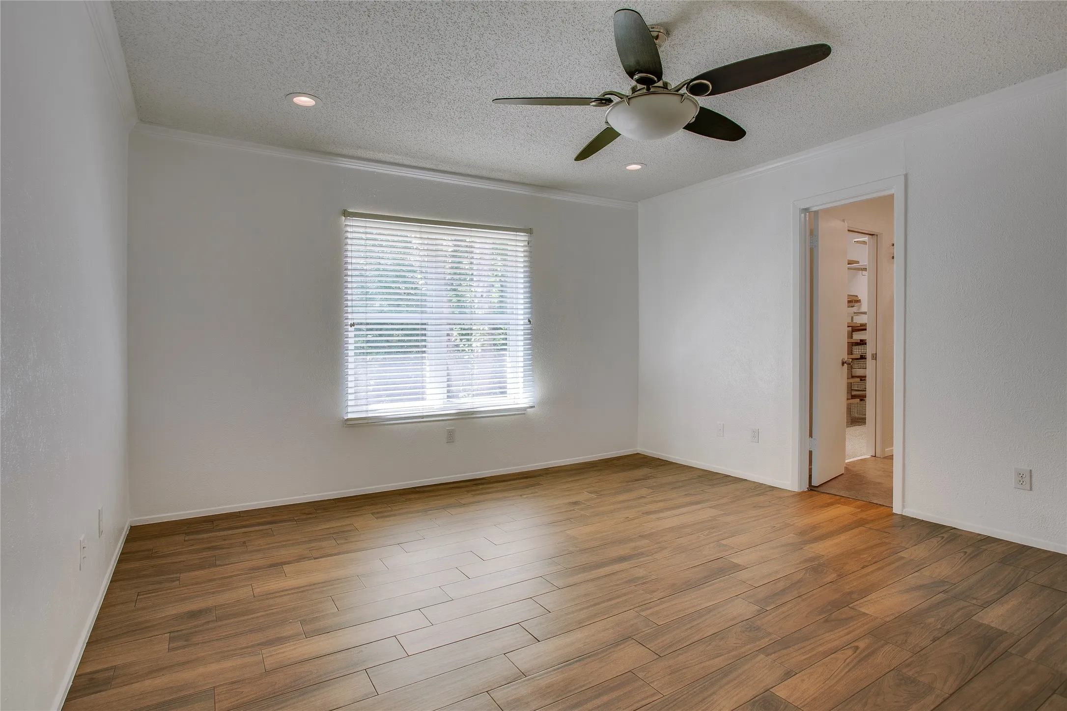 Condominium For Sale in Dallas County , 7444 E Northwest Highway 119, Dallas, Texas 75231, 3 Bedroom, 3 Bathroom, Garage spaces, 1,525 Sqft, built in 1973, mls#21377217, Real Estate Agent in Dallas, Homes For Sale in Dallas county, Homes For Sale in Dallas, Realtor in Dallas Texas, Real Estate Brokerage Independent Realty Texas, Luminita Cordes Realtor