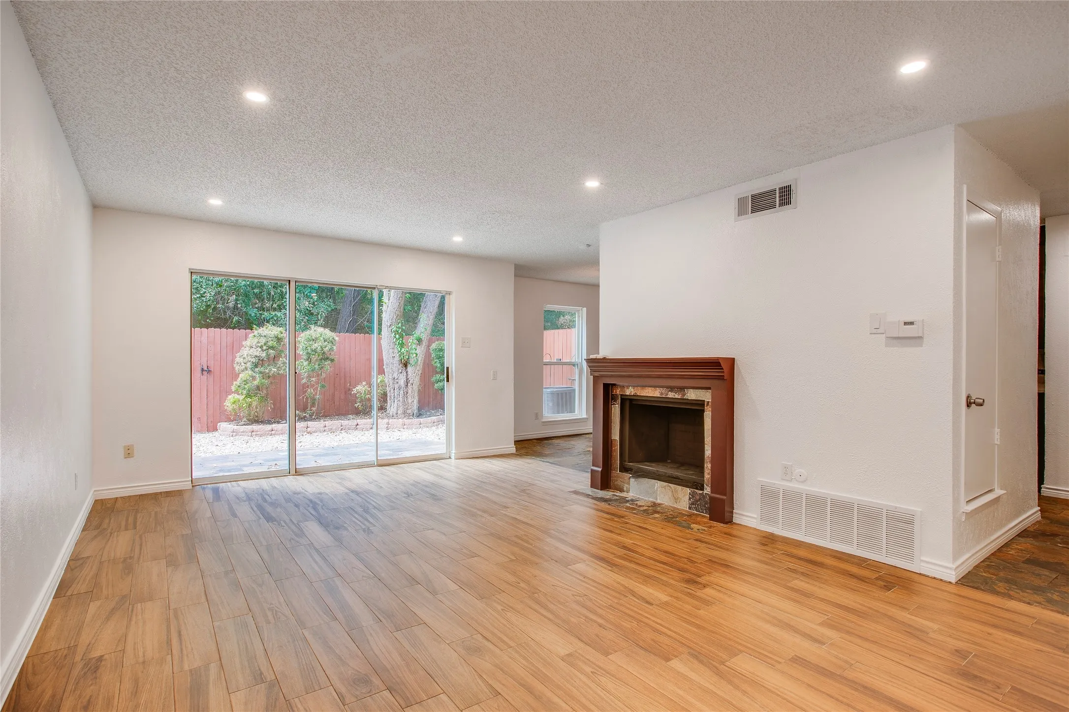 Condominium For Sale in Dallas County , 7444 E Northwest Highway 119, Dallas, Texas 75231, 3 Bedroom, 3 Bathroom, Garage spaces, 1,525 Sqft, built in 1973, mls#21377217, Real Estate Agent in Dallas, Homes For Sale in Dallas county, Homes For Sale in Dallas, Realtor in Dallas Texas, Real Estate Brokerage Independent Realty Texas, Luminita Cordes Realtor
