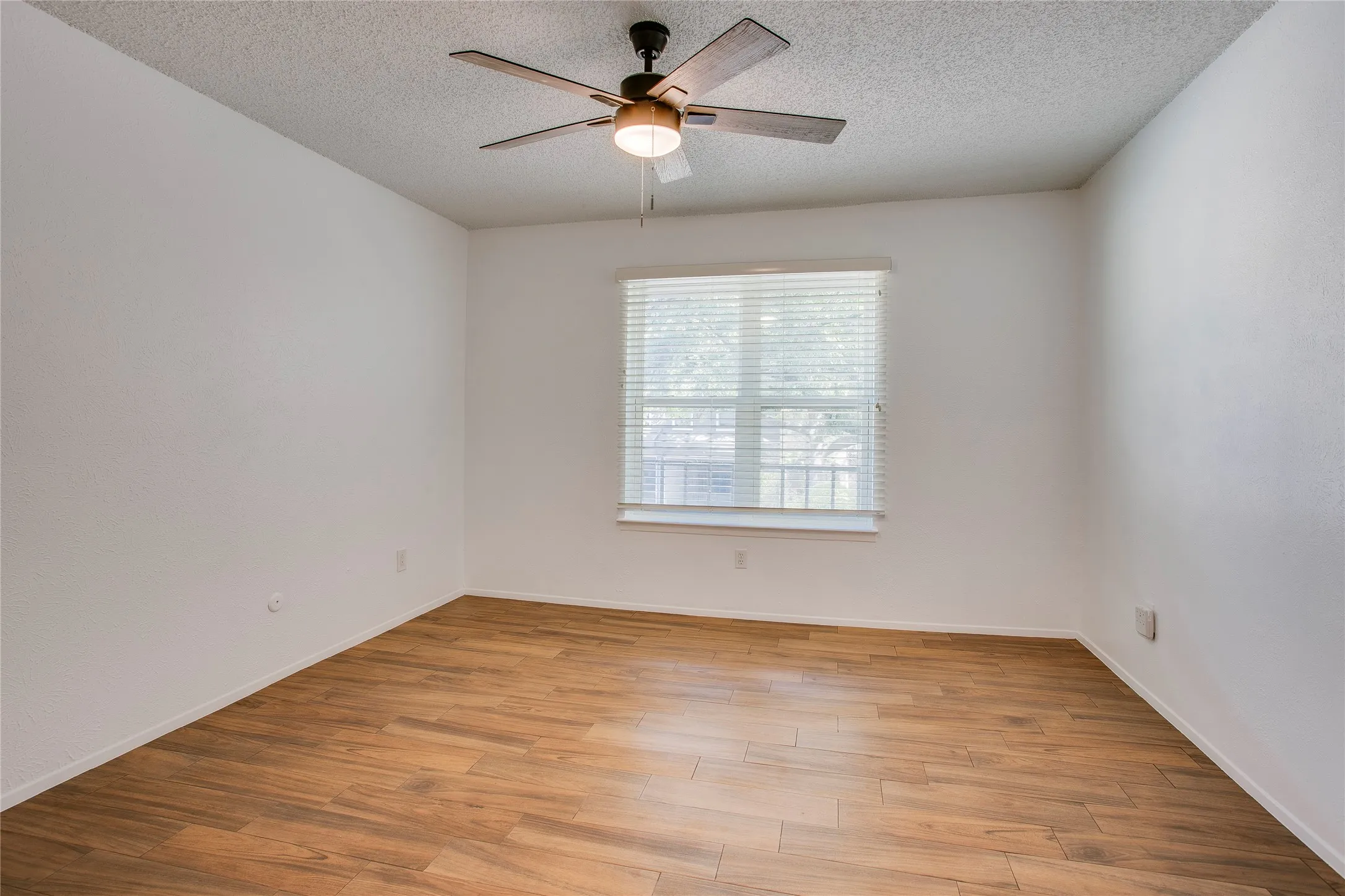 Condominium For Sale in Dallas County , 7444 E Northwest Highway 119, Dallas, Texas 75231, 3 Bedroom, 3 Bathroom, Garage spaces, 1,525 Sqft, built in 1973, mls#21377217, Real Estate Agent in Dallas, Homes For Sale in Dallas county, Homes For Sale in Dallas, Realtor in Dallas Texas, Real Estate Brokerage Independent Realty Texas, Luminita Cordes Realtor
