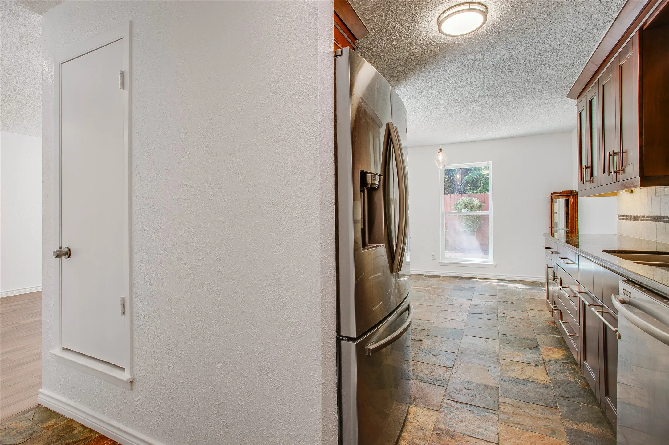 Condominium For Sale in Dallas County , 7444 E Northwest Highway 119, Dallas, Texas 75231, 3 Bedroom, 3 Bathroom, Garage spaces, 1,525 Sqft, built in 1973, mls#21377217, Real Estate Agent in Dallas, Homes For Sale in Dallas county, Homes For Sale in Dallas, Realtor in Dallas Texas, Real Estate Brokerage Independent Realty Texas, Luminita Cordes Realtor