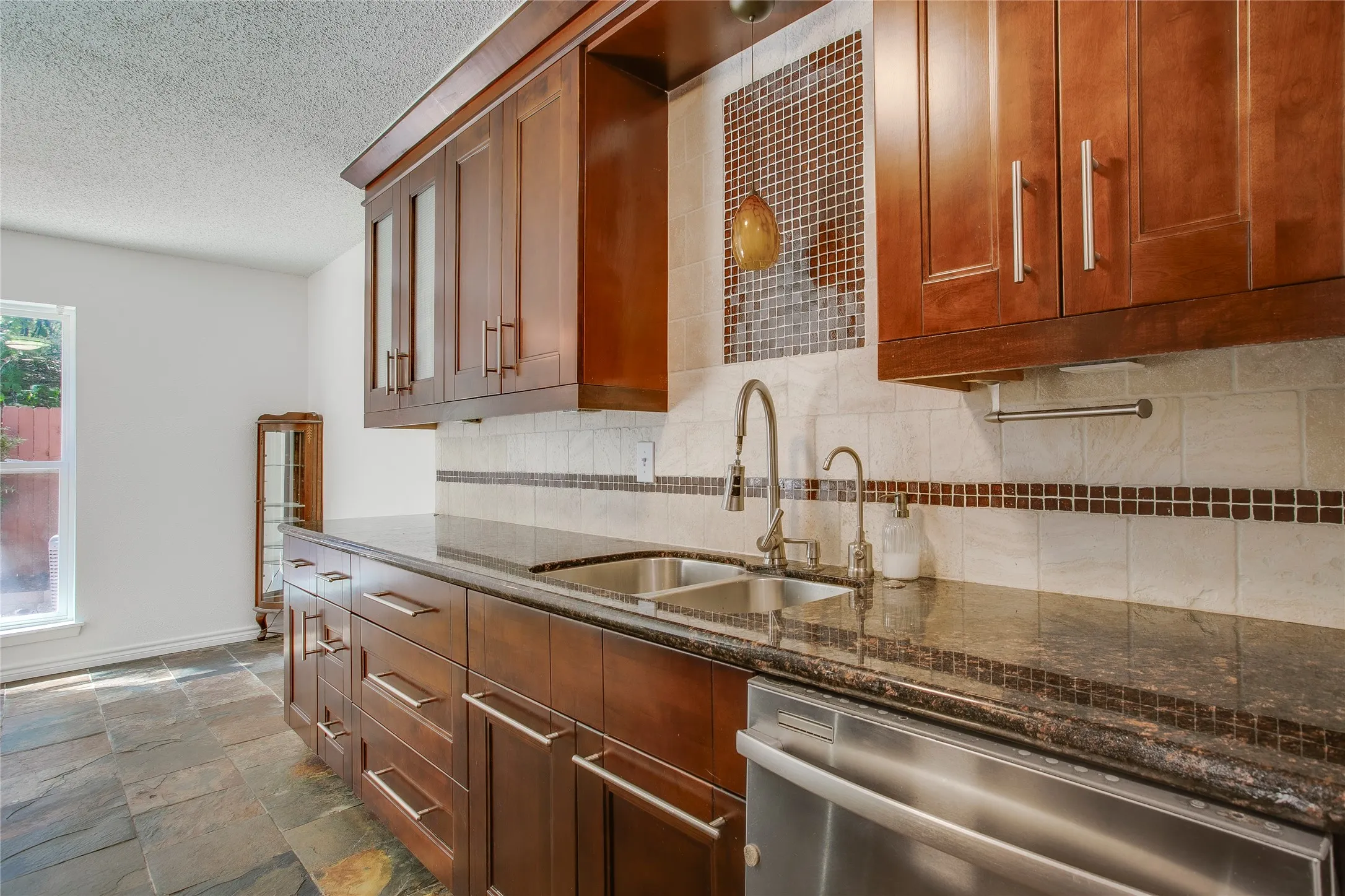 Condominium For Sale in Dallas County , 7444 E Northwest Highway 119, Dallas, Texas 75231, 3 Bedroom, 3 Bathroom, Garage spaces, 1,525 Sqft, built in 1973, mls#21377217, Real Estate Agent in Dallas, Homes For Sale in Dallas county, Homes For Sale in Dallas, Realtor in Dallas Texas, Real Estate Brokerage Independent Realty Texas, Luminita Cordes Realtor