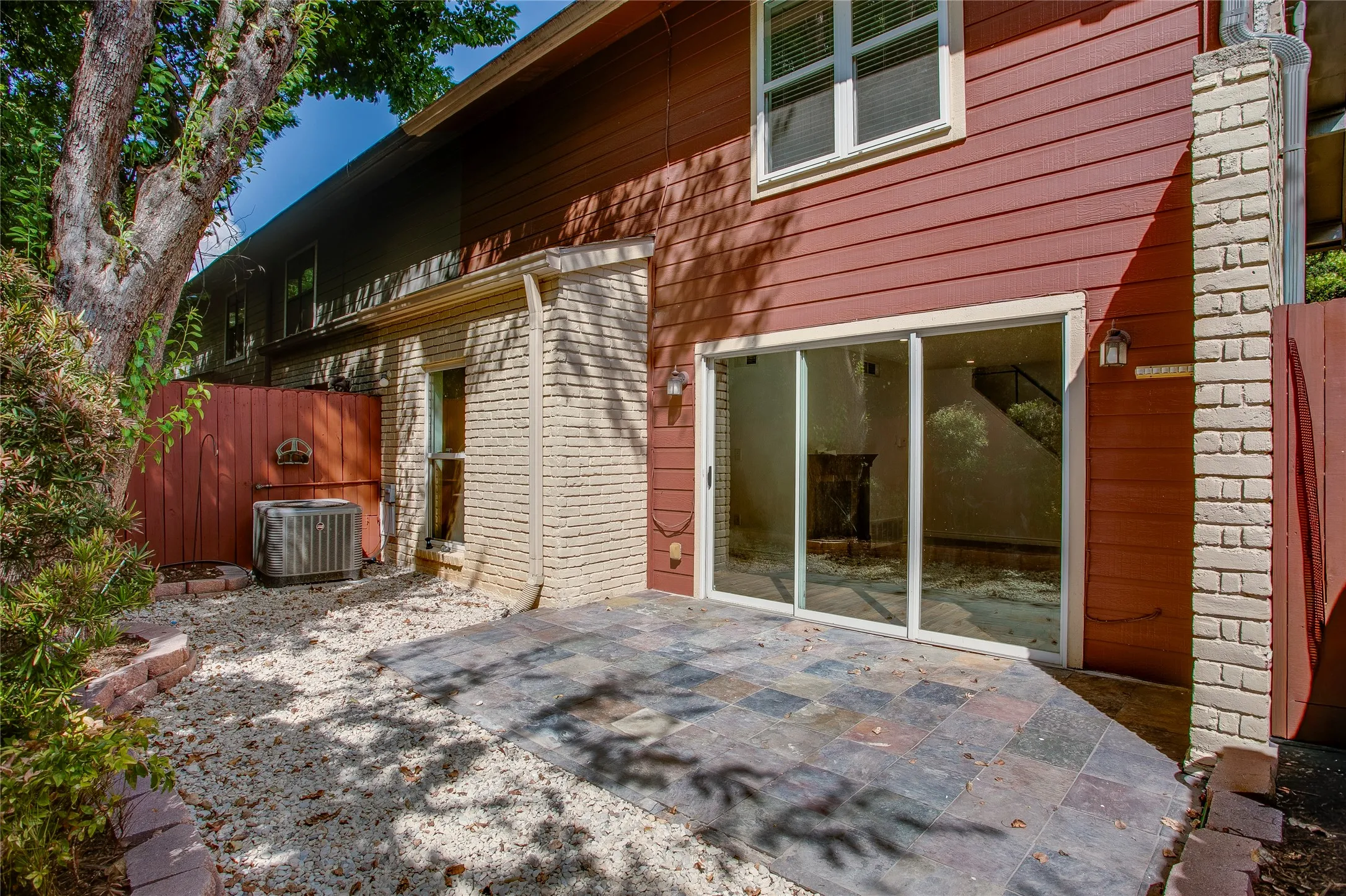 Condominium For Sale in Dallas County , 7444 E Northwest Highway 119, Dallas, Texas 75231, 3 Bedroom, 3 Bathroom, Garage spaces, 1,525 Sqft, built in 1973, mls#21377217, Real Estate Agent in Dallas, Homes For Sale in Dallas county, Homes For Sale in Dallas, Realtor in Dallas Texas, Real Estate Brokerage Independent Realty Texas, Luminita Cordes Realtor
