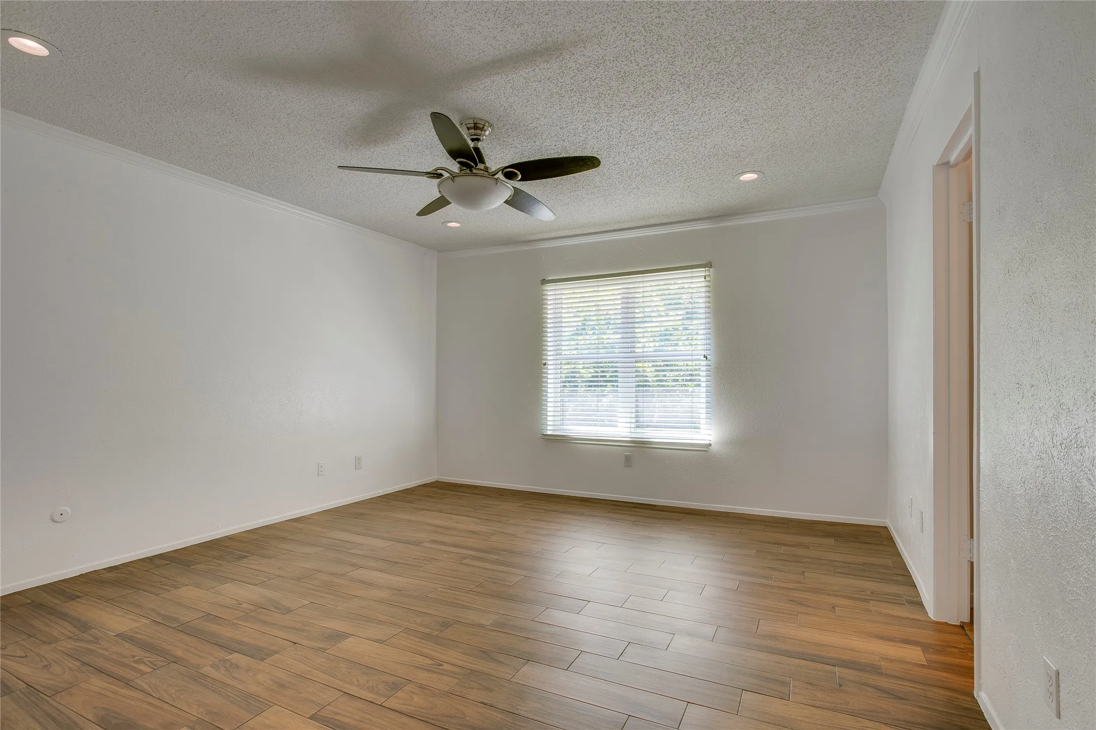 Condominium For Sale in Dallas County , 7444 E Northwest Highway 119, Dallas, Texas 75231, 3 Bedroom, 3 Bathroom, Garage spaces, 1,525 Sqft, built in 1973, mls#21377217, Real Estate Agent in Dallas, Homes For Sale in Dallas county, Homes For Sale in Dallas, Realtor in Dallas Texas, Real Estate Brokerage Independent Realty Texas, Luminita Cordes Realtor