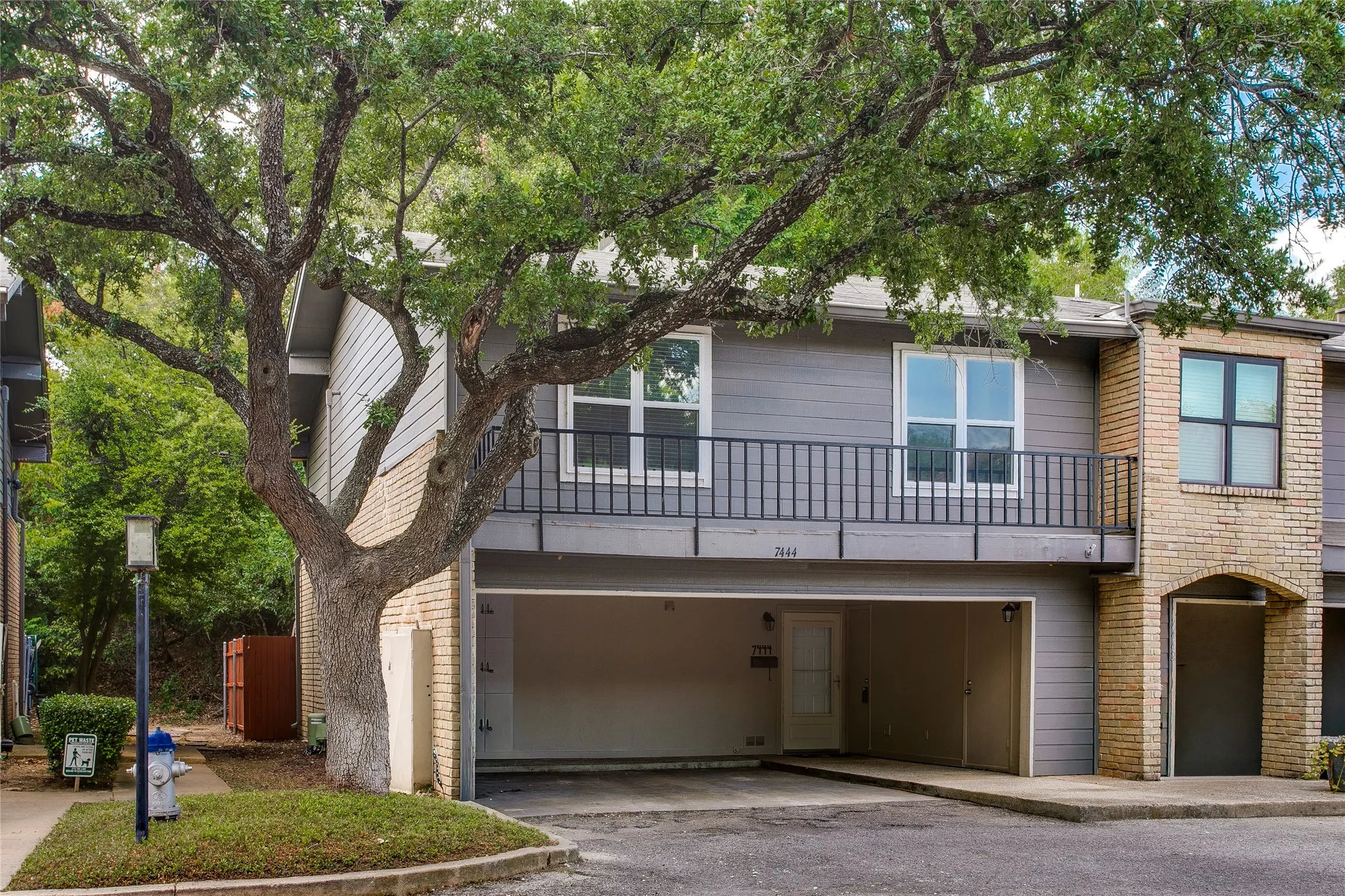 Condominium For Sale in Dallas County , 7444 E Northwest Highway 119, Dallas, Texas 75231, 3 Bedroom, 3 Bathroom, Garage spaces, 1,525 Sqft, built in 1973, mls#21377217, Real Estate Agent in Dallas, Homes For Sale in Dallas county, Homes For Sale in Dallas, Realtor in Dallas Texas, Real Estate Brokerage Independent Realty Texas, Luminita Cordes Realtor