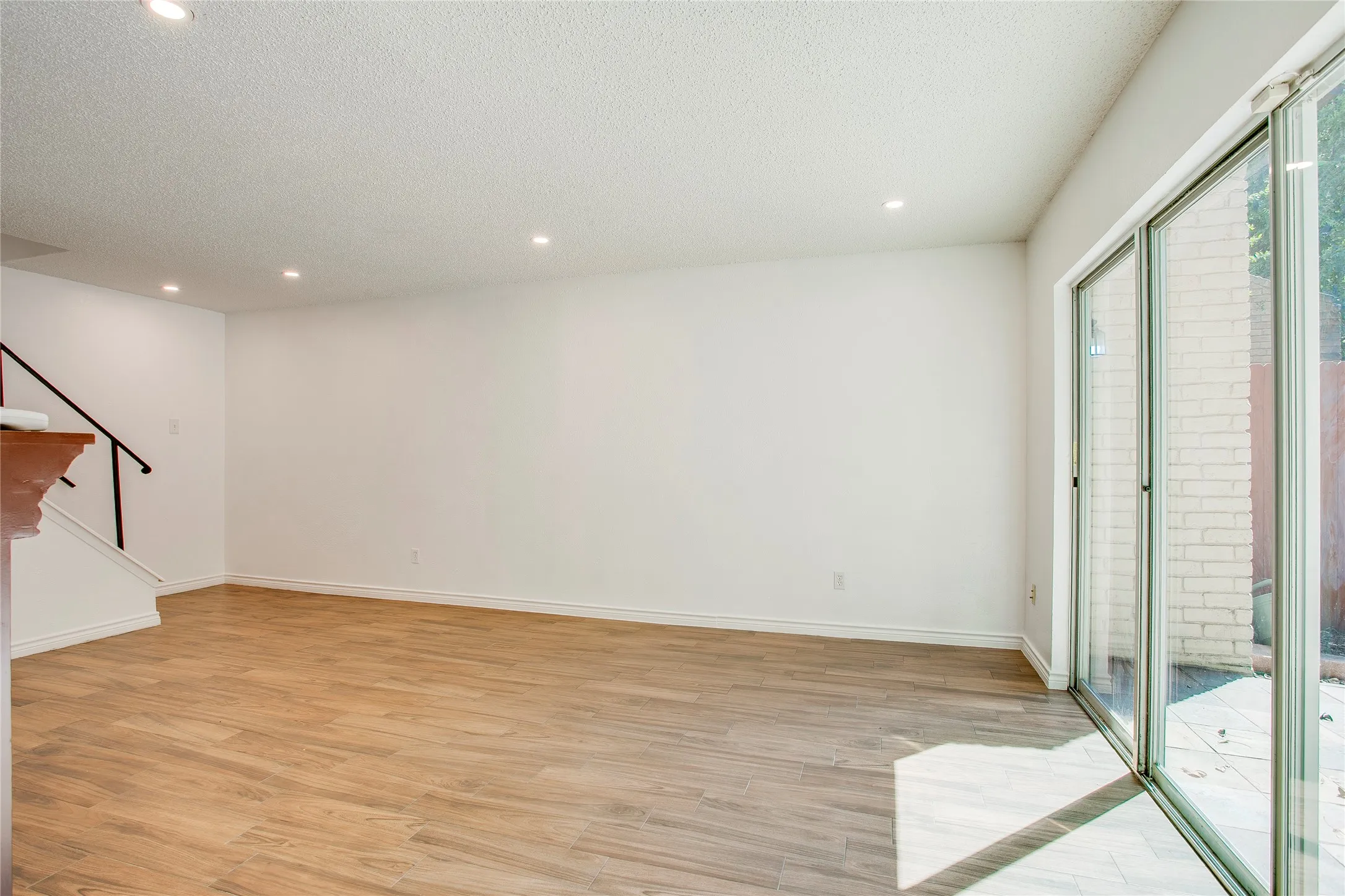 Condominium For Sale in Dallas County , 7444 E Northwest Highway 119, Dallas, Texas 75231, 3 Bedroom, 3 Bathroom, Garage spaces, 1,525 Sqft, built in 1973, mls#21377217, Real Estate Agent in Dallas, Homes For Sale in Dallas county, Homes For Sale in Dallas, Realtor in Dallas Texas, Real Estate Brokerage Independent Realty Texas, Luminita Cordes Realtor