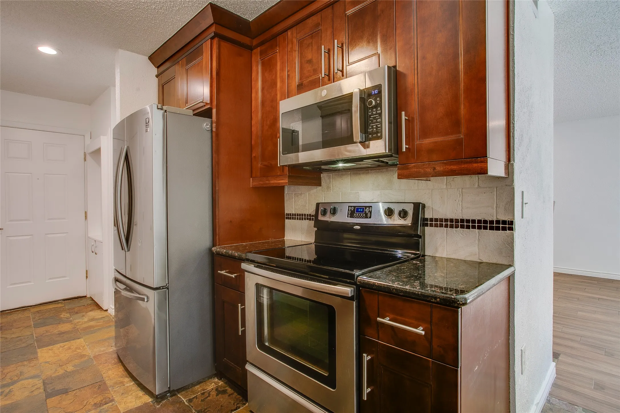 Condominium For Sale in Dallas County , 7444 E Northwest Highway 119, Dallas, Texas 75231, 3 Bedroom, 3 Bathroom, Garage spaces, 1,525 Sqft, built in 1973, mls#21377217, Real Estate Agent in Dallas, Homes For Sale in Dallas county, Homes For Sale in Dallas, Realtor in Dallas Texas, Real Estate Brokerage Independent Realty Texas, Luminita Cordes Realtor